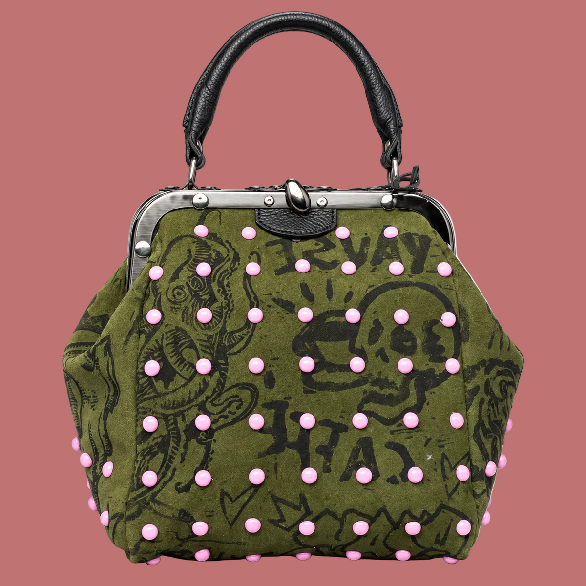 Borsa doctor verde oliva con stampa graffiti nera, borchie rosa e manico nero