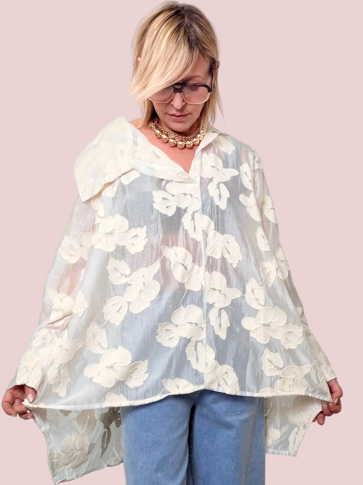 Camicia over in tessuto leggero con motivo floreale
