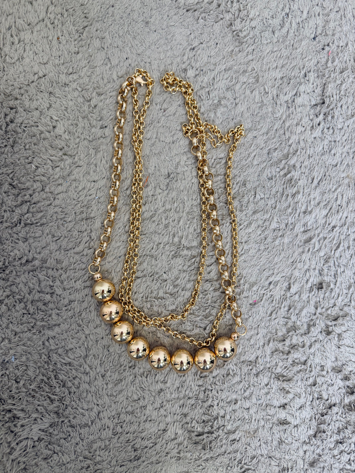 Collana a catena con sfere dorate