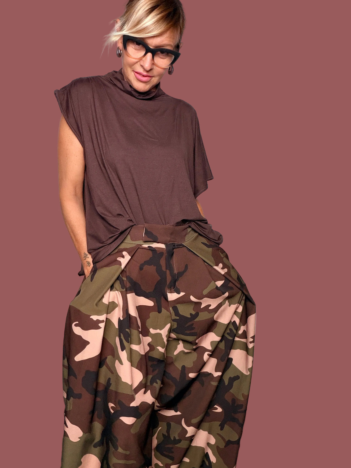 Pantalone palazzo camouflage vista frontale