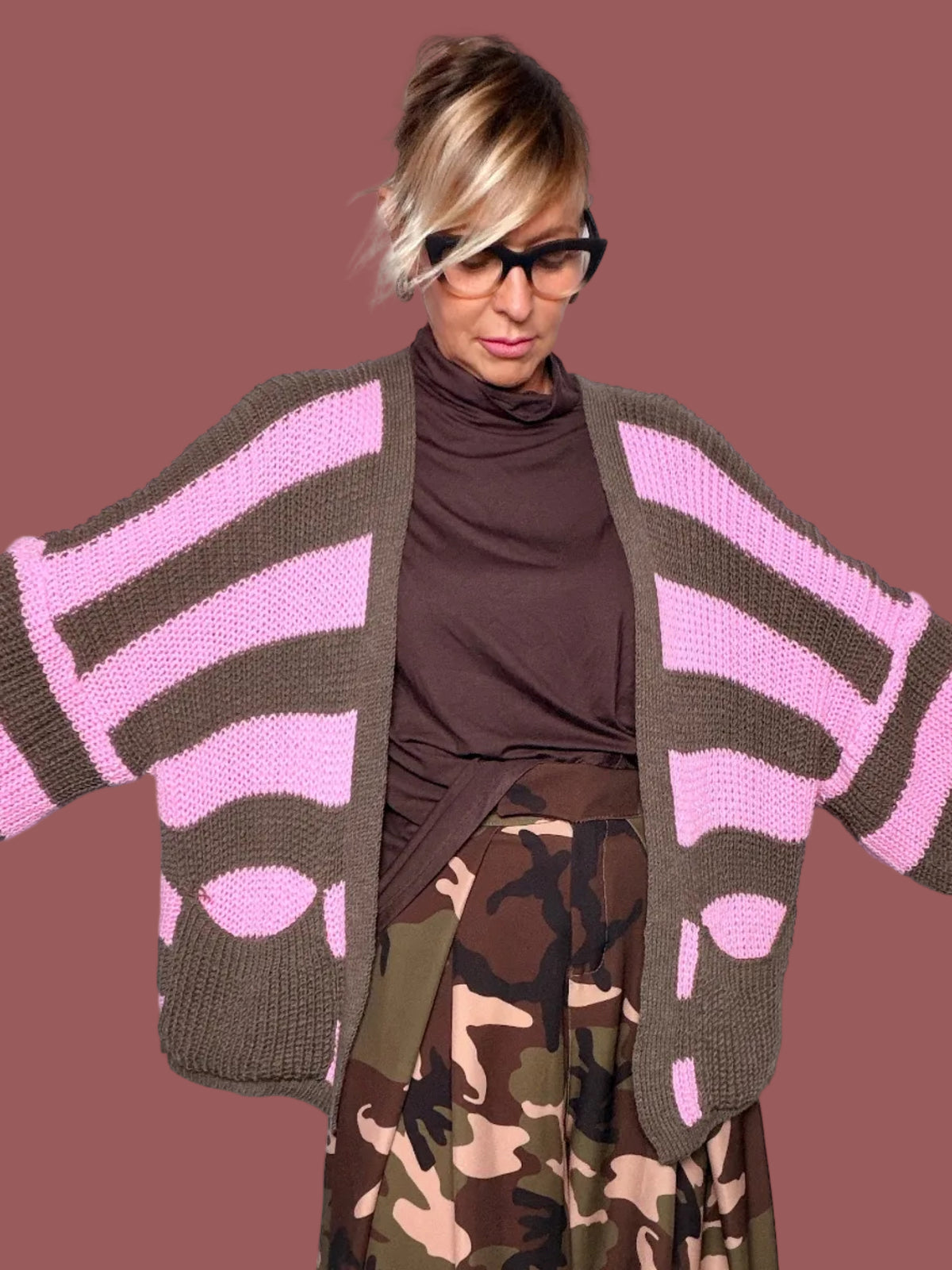 Cardigan oversize a righe rosa e marrone