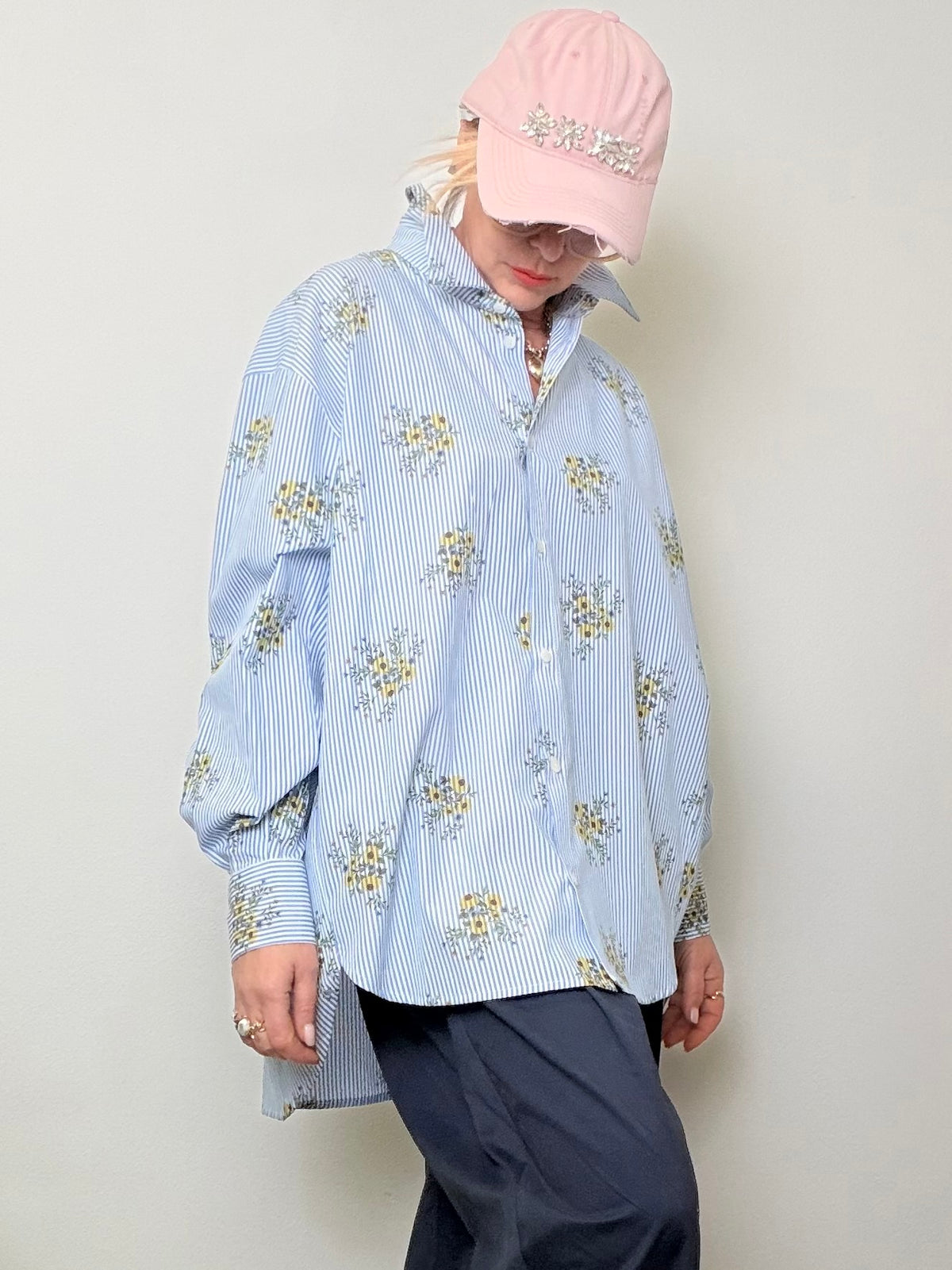 Camicia Oversize a Righe con Ricami Floreali