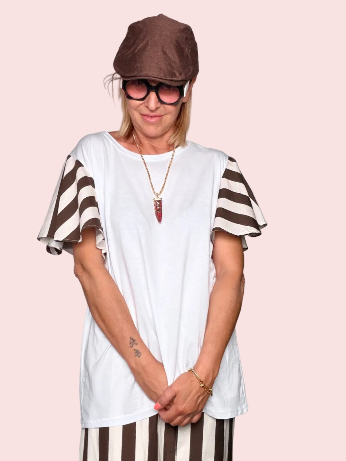 T-Shirt Oversize Bianca Maniche a Righe Cioccolato