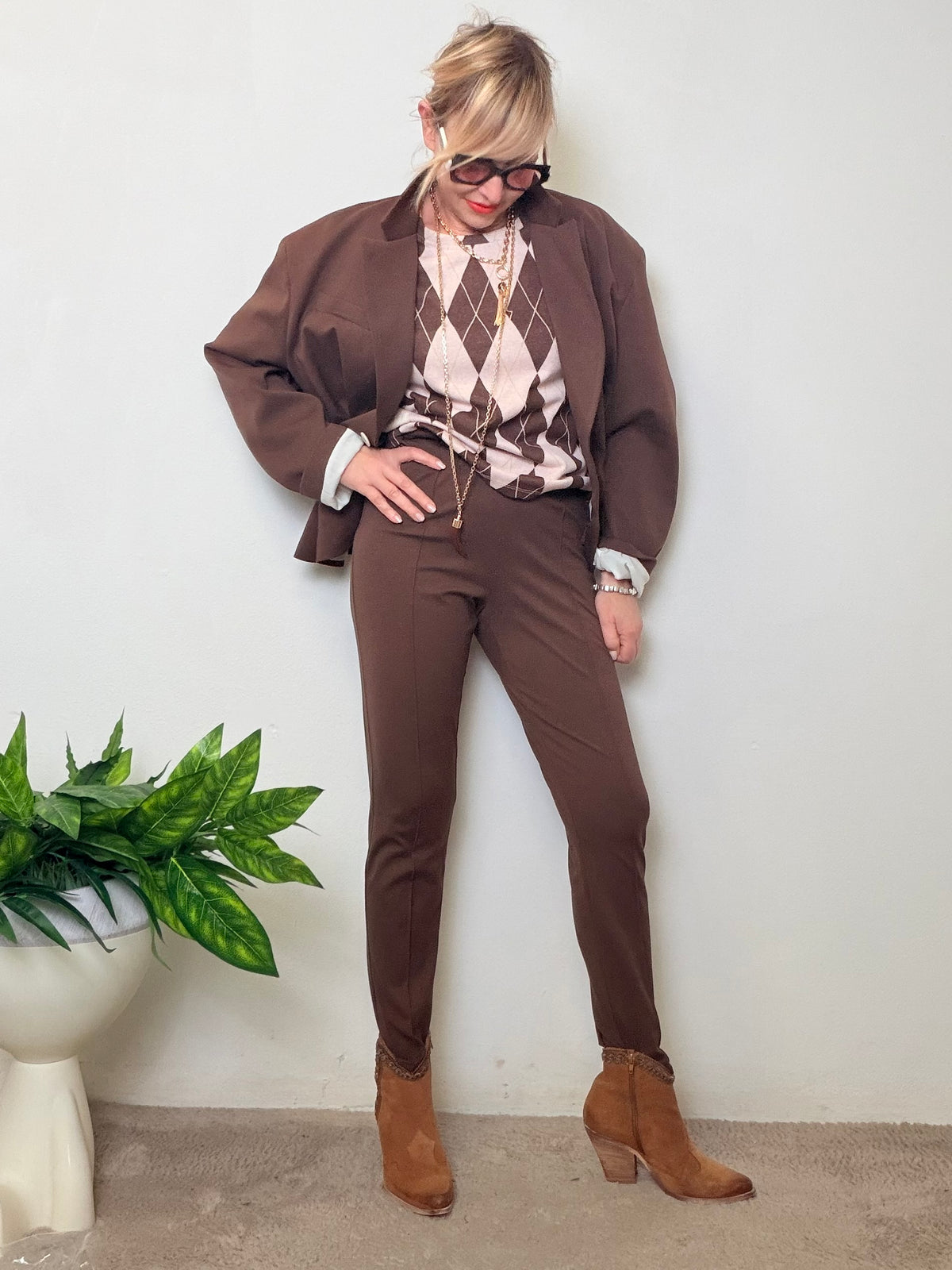 Pantalone skinny marrone cioccolato a vita alta con ghette integrate
