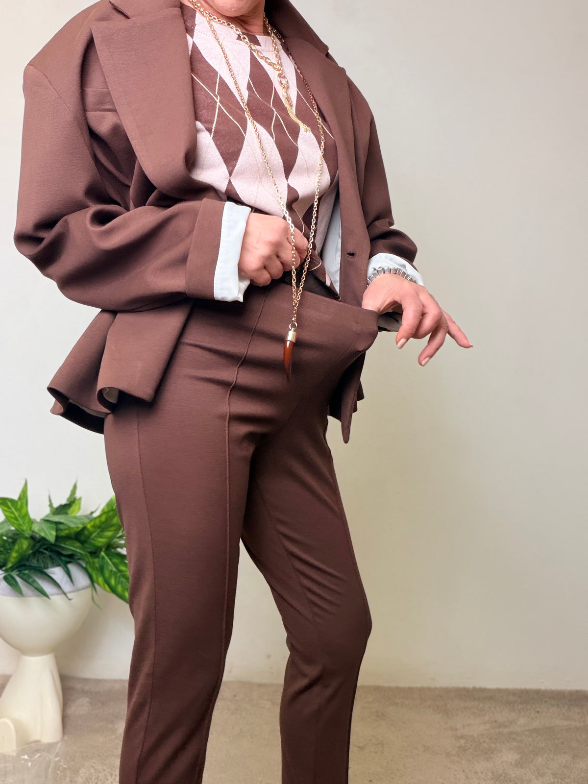 Pantalone skinny marrone cioccolato a vita alta con ghette integrate