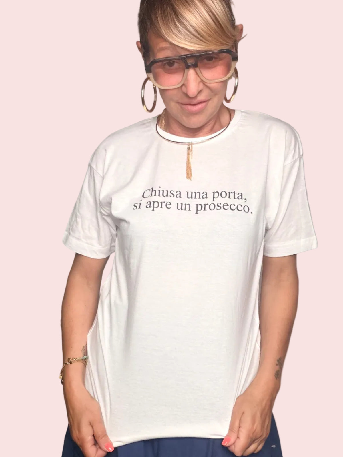 T-Shirt "Chiusa una Porta si Apre un Prosecco" — Bianca Humor