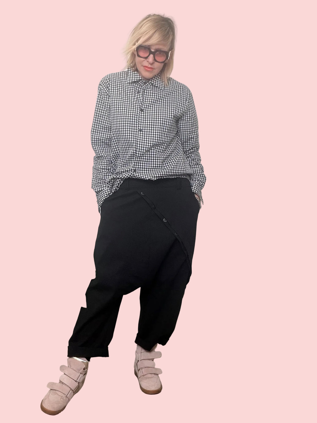 Pantalone turca con applicazioni bottoni