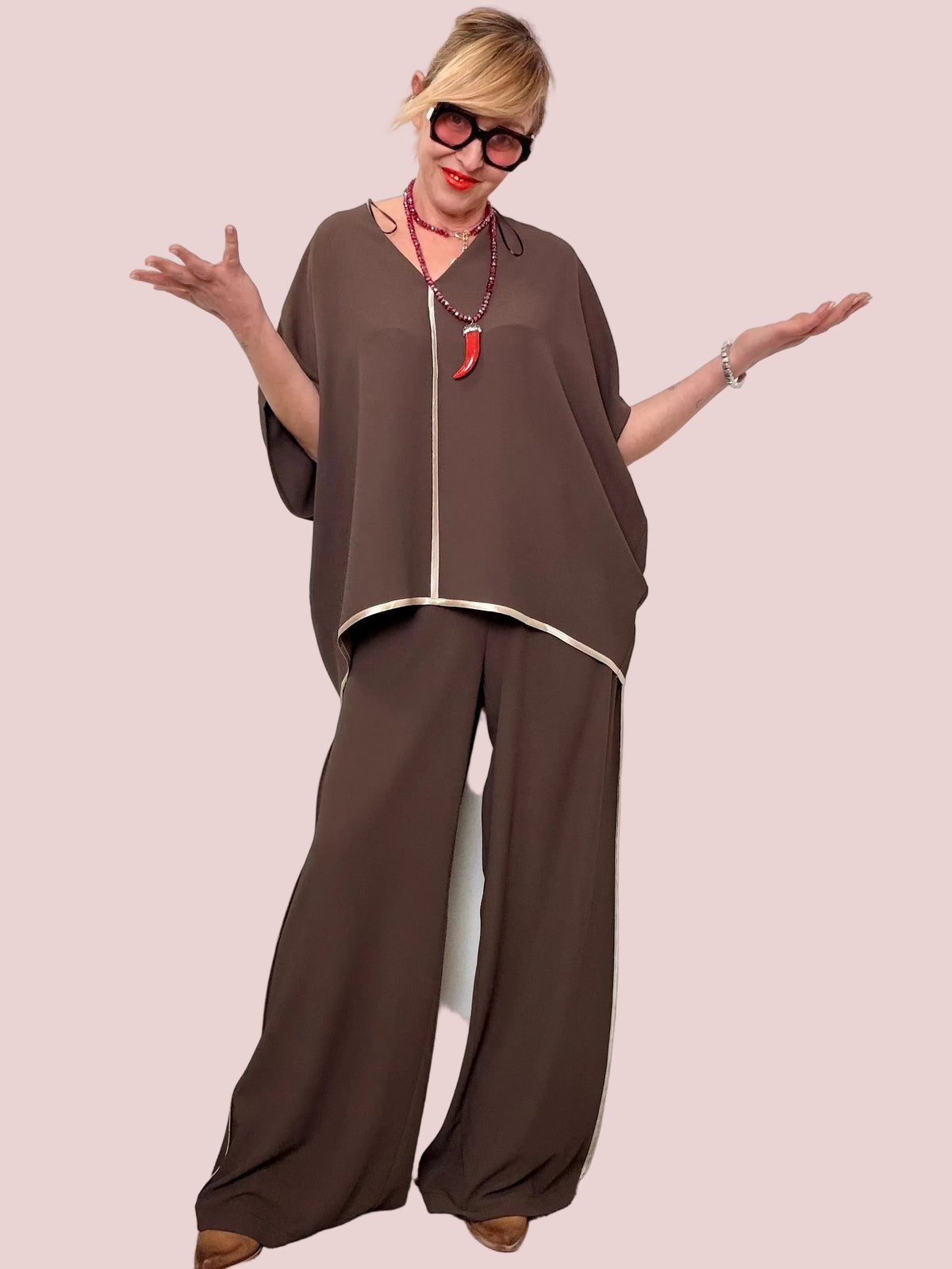 Pantalone palazzo con profili a contrasto