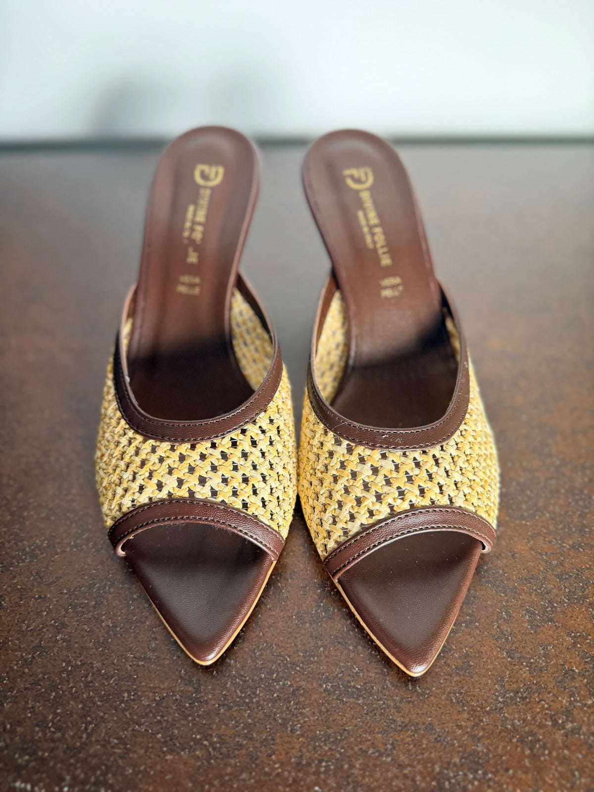Mule Tacco Rafia e Pelle Open Toe — Divine Follie