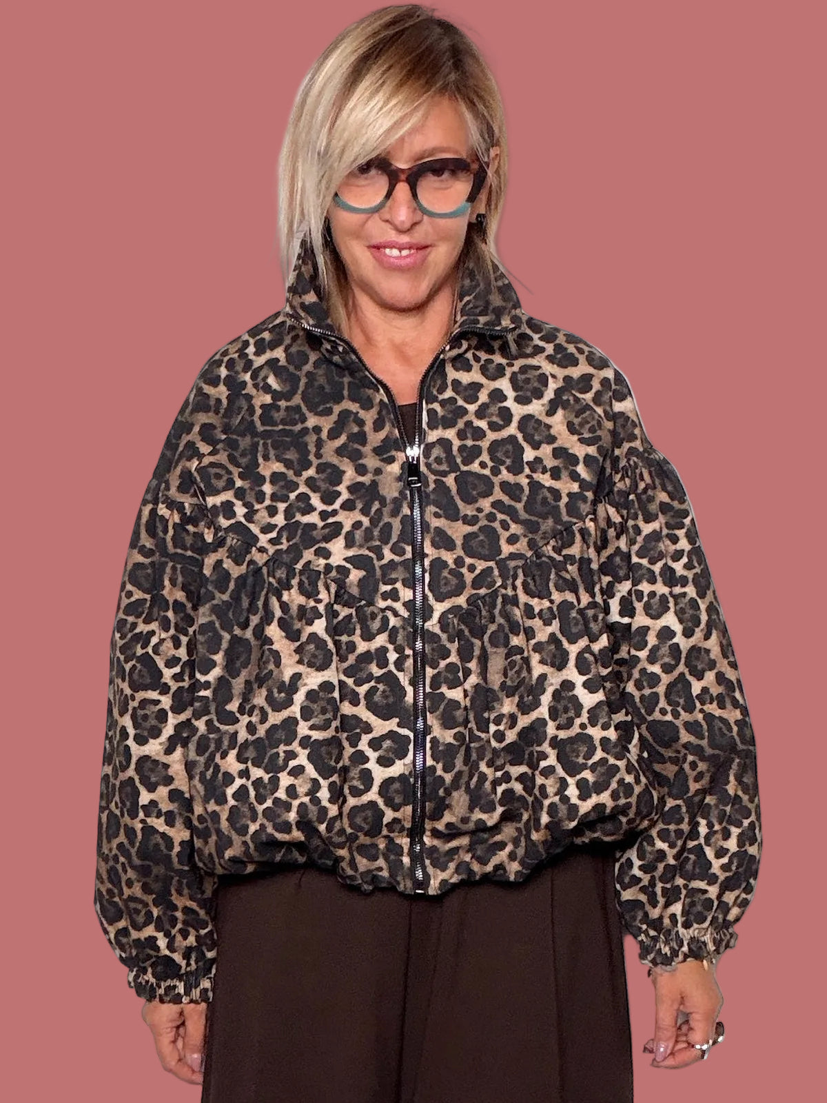 Bomber animalier con zip e maniche a palloncino