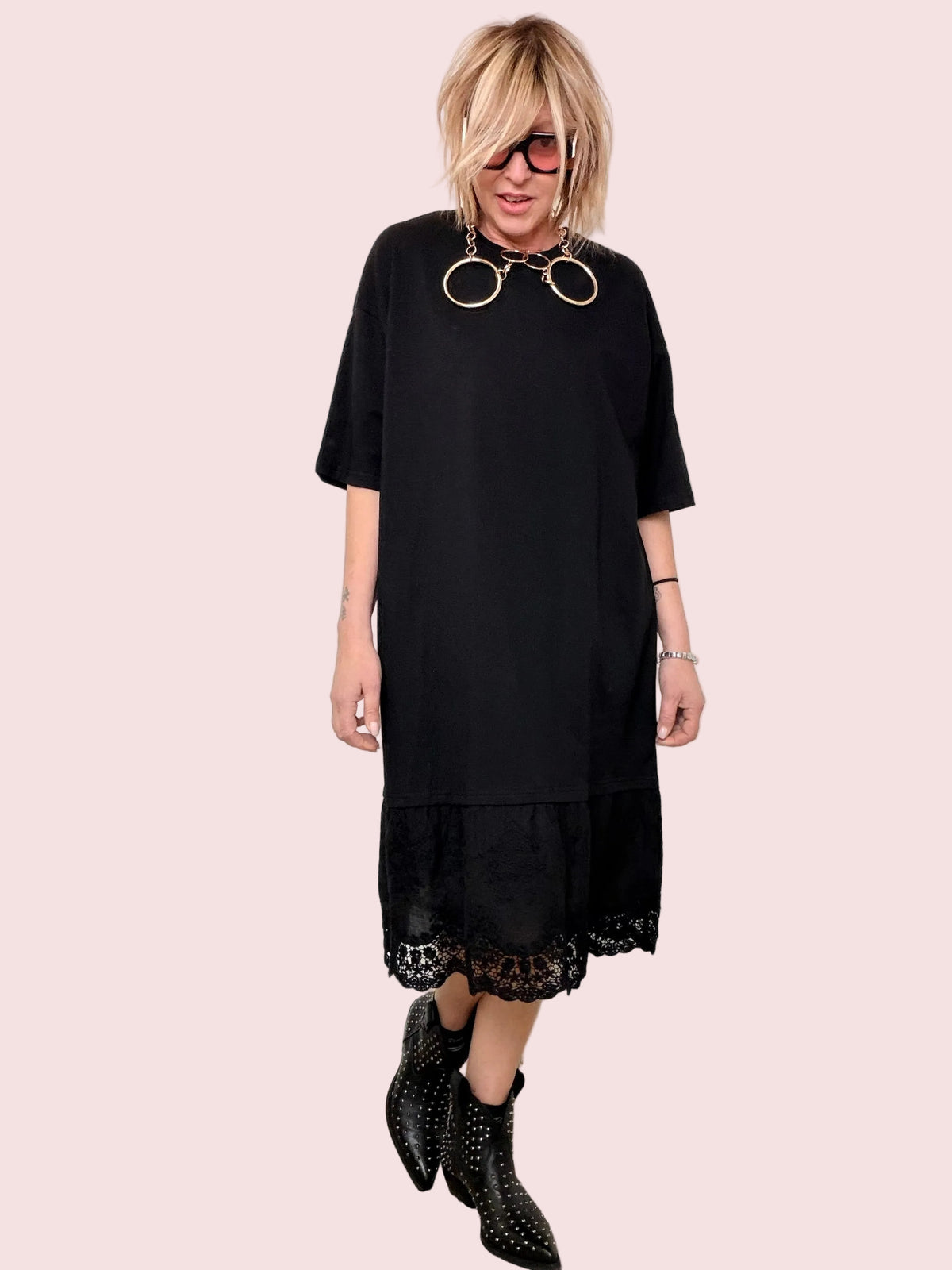 Abito T-Shirt Nero con Orlo in san gallo