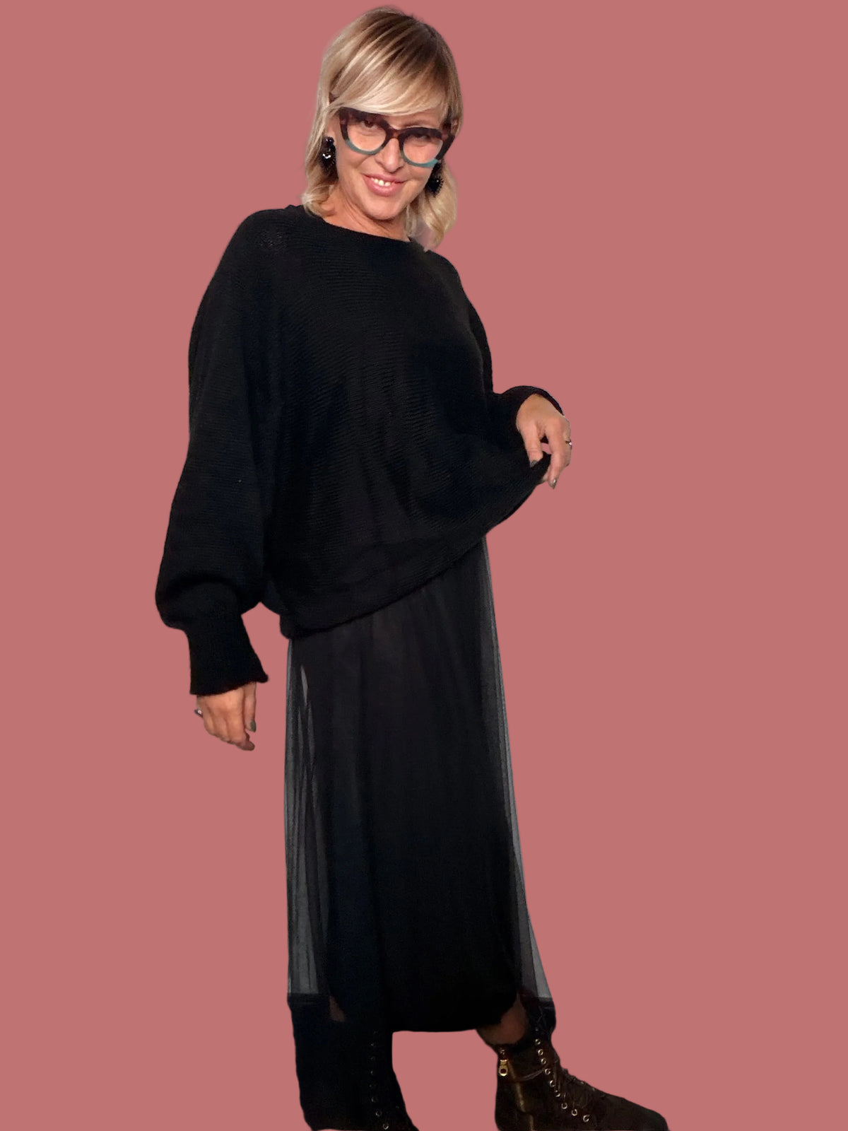 Abito smanicato con gonna in tulle e maglia over abbinata