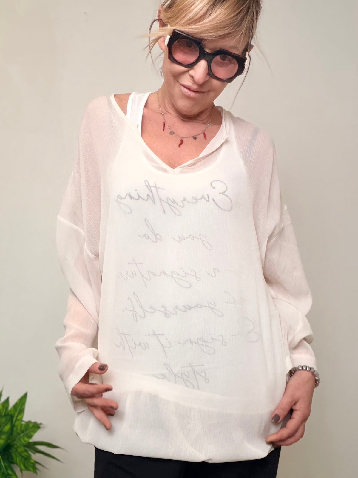 Blusa Bianca Trasparente con Canotta Scritte Filosofiche