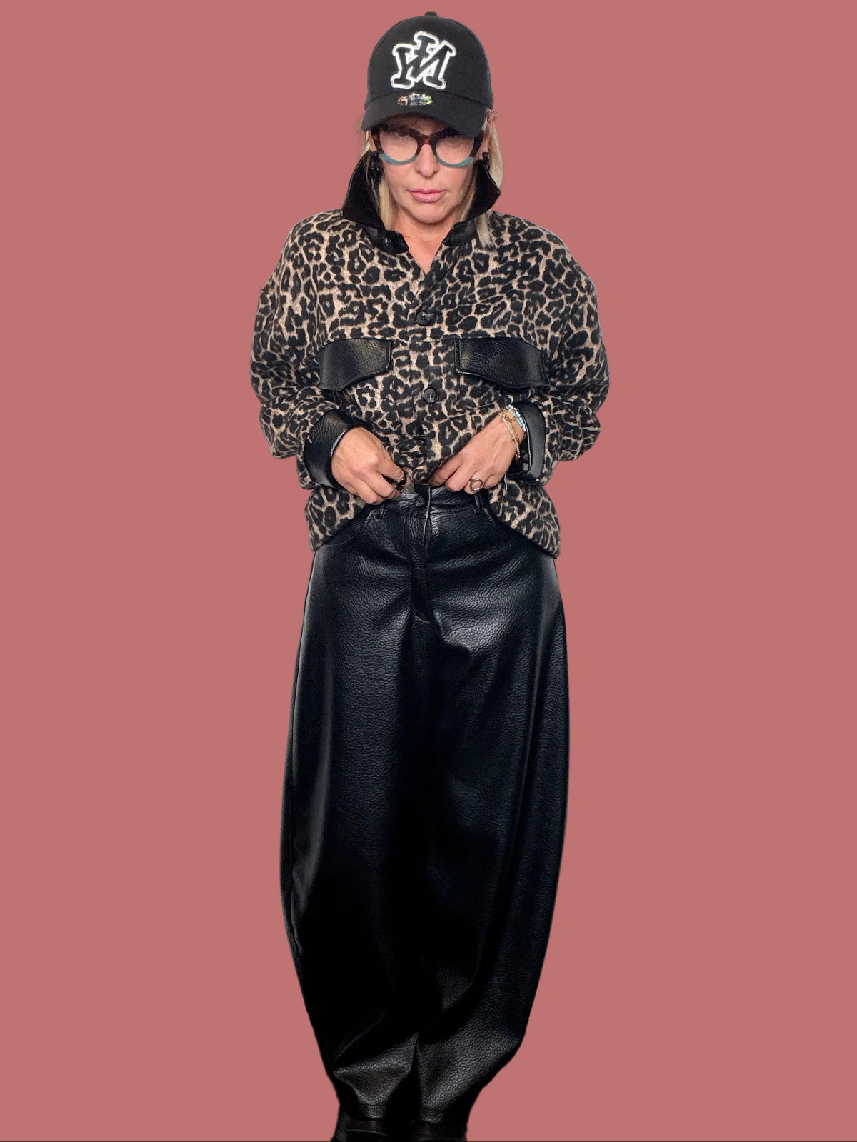 Pantalone Female nero effetto pelle a palloncino, vista intera frontale