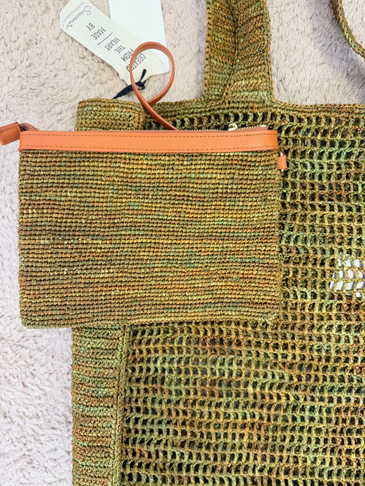 Borsa Rafia Verde Militare con Dettagli Pelle Arancione