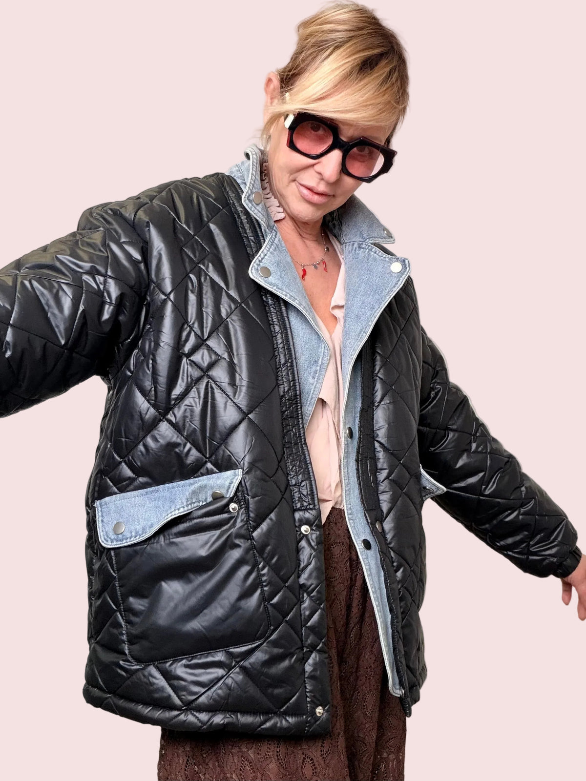 GIUBBOTTO TRAPUNTATO NERO CON INSERTI DENIM