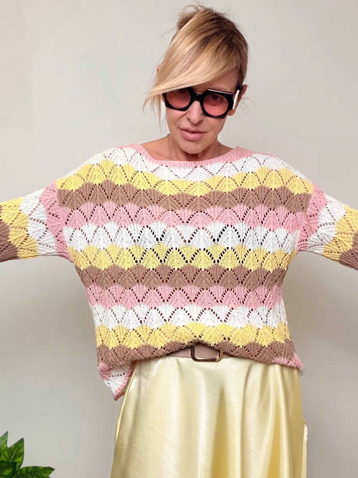 MAGLIA TRAFORATA A RIGHE MULTICOLORE