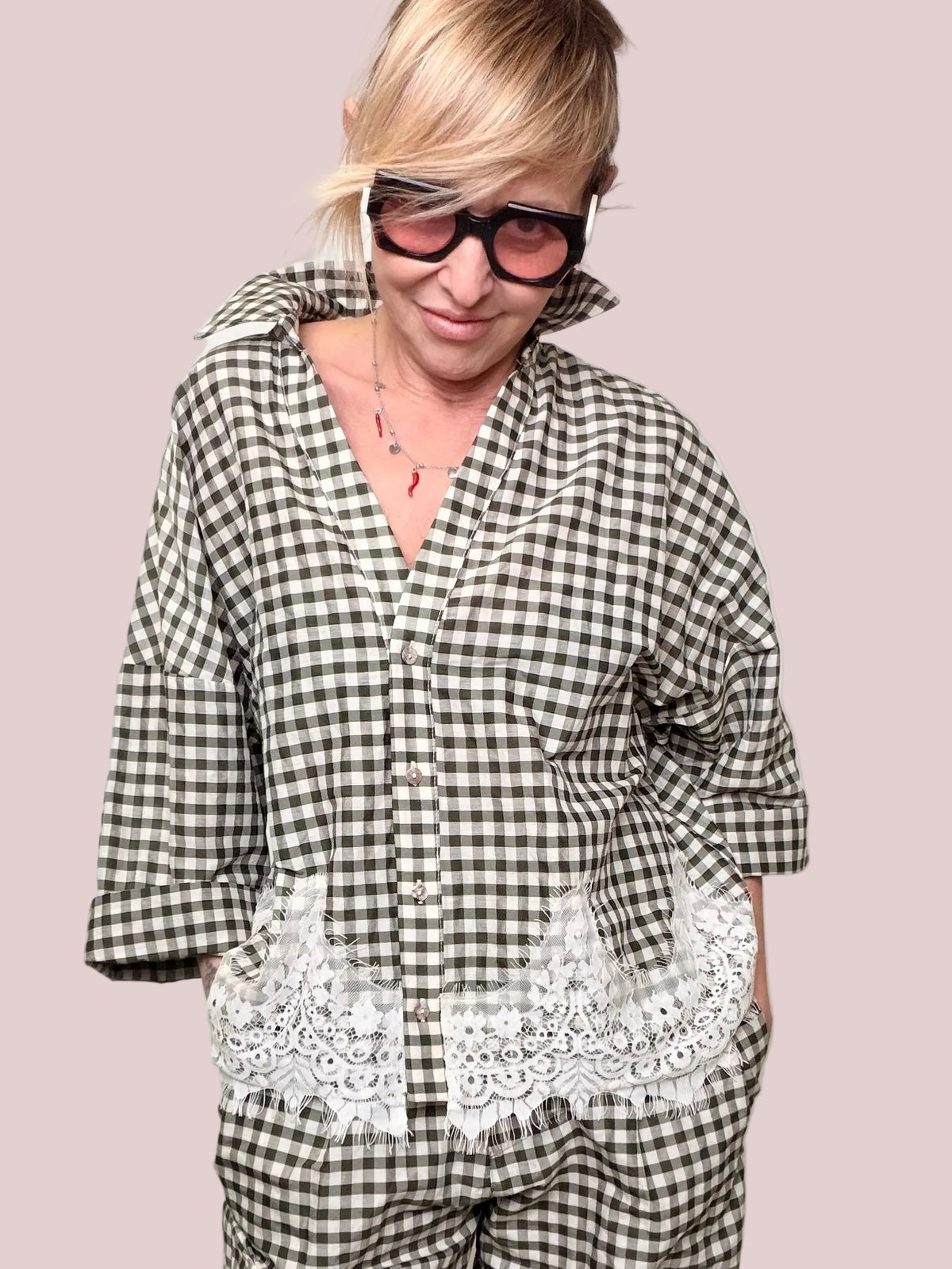 Camicia oversize quadretti vichy tasche pizzo macramè