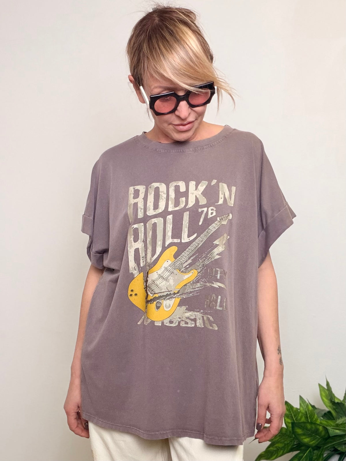 T-shirt oversize grigia stampa Rock'n Roll chitarra