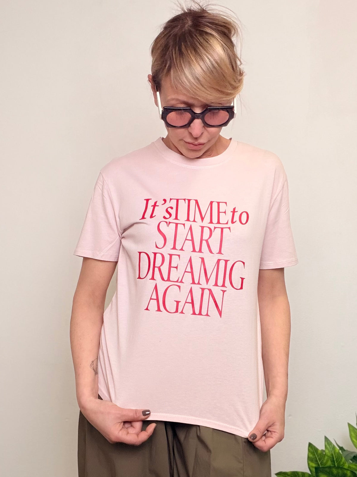 T-shirt rosa stampa Time to Start Dreaming Again