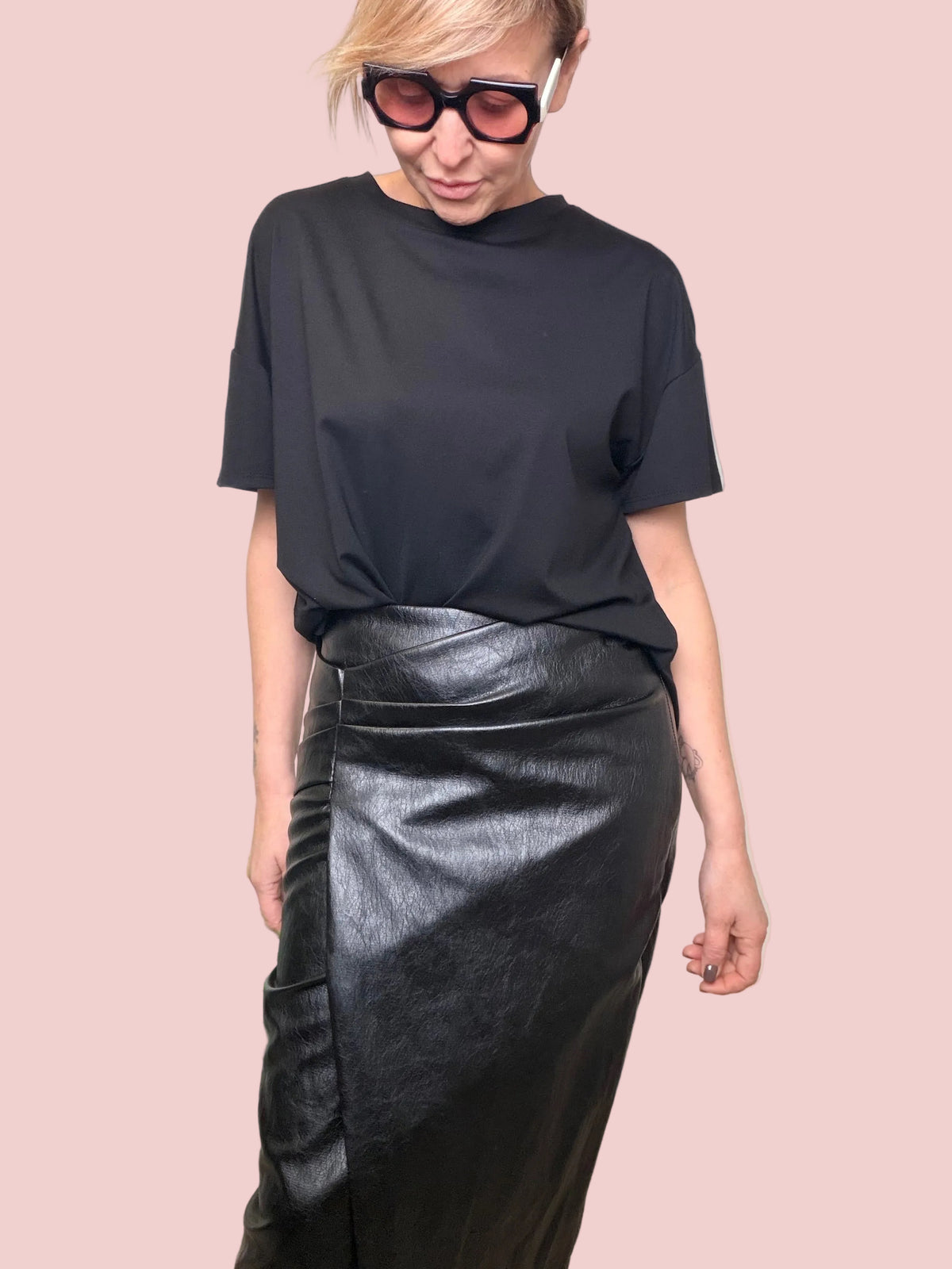 T-shirt nera basic oversize girocollo