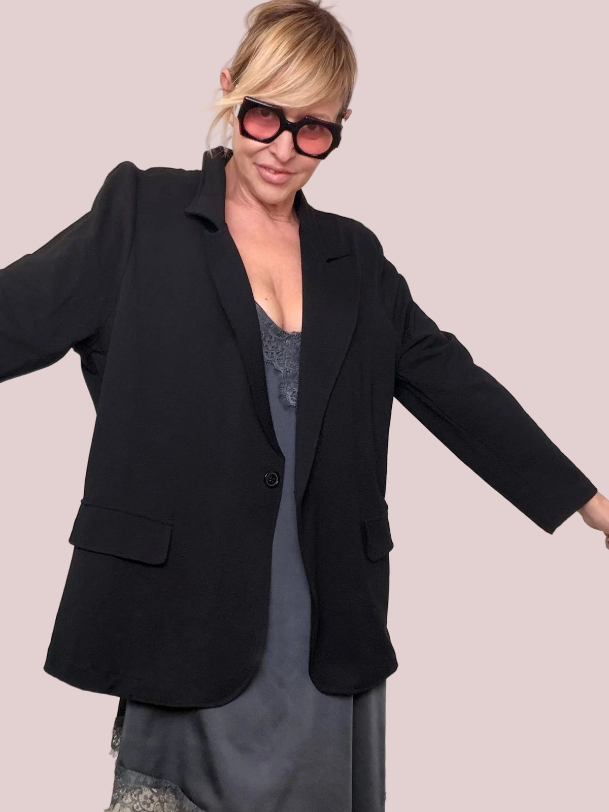 Giacca blazer nera oversize colletto revers tasche pattina