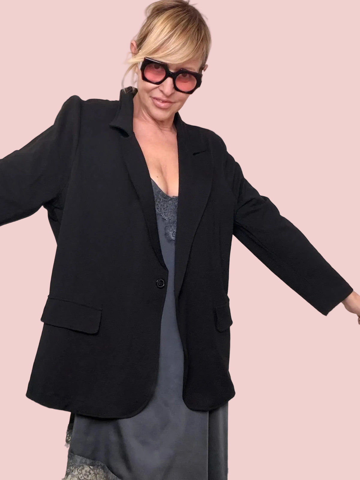 Giacca blazer nera oversize colletto revers tasche pattina