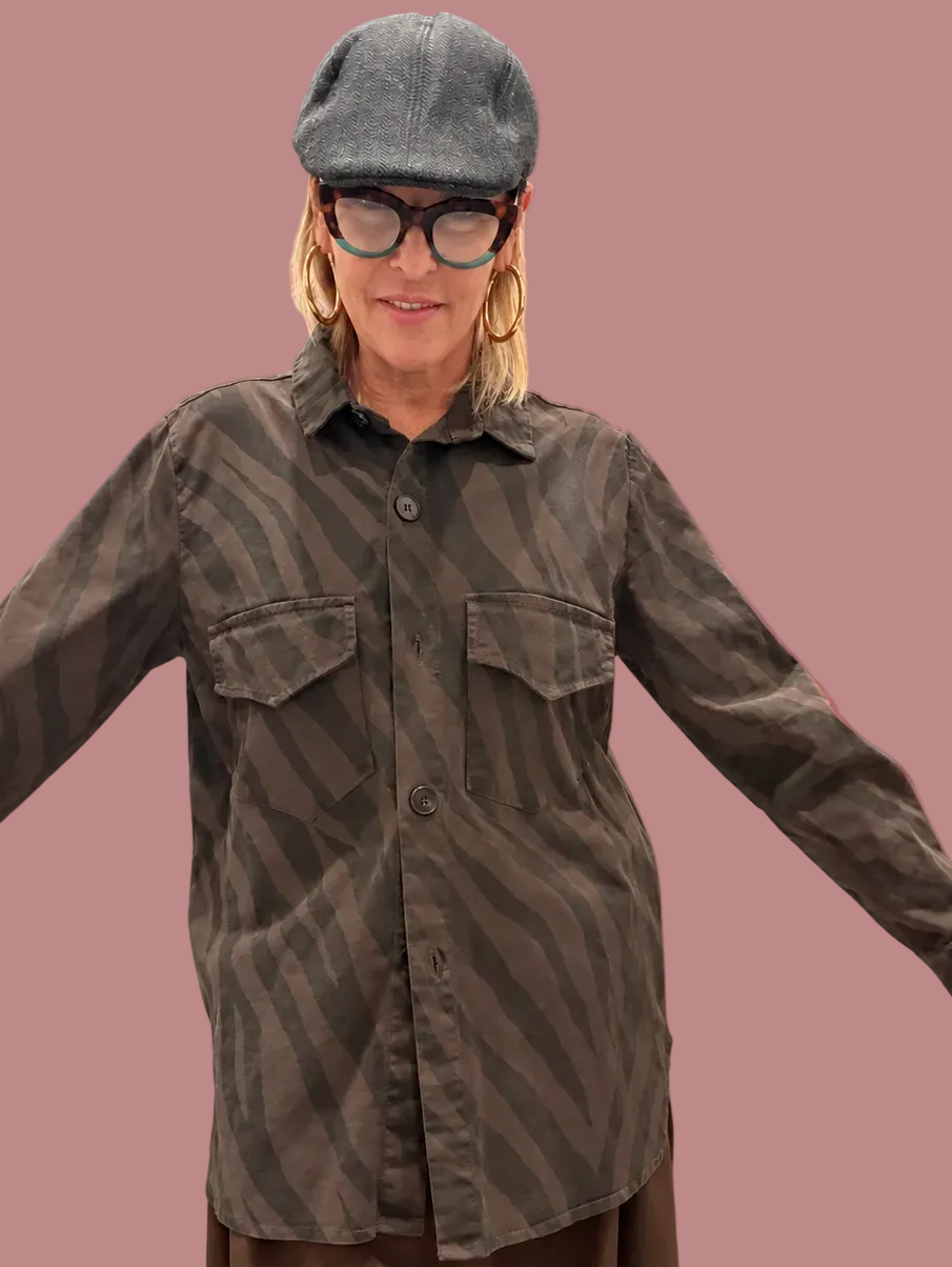 Camicia-giacca zebrata con tasche sul petto