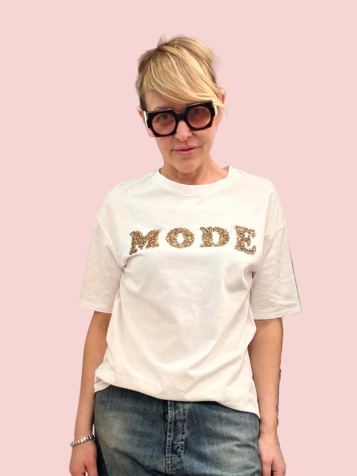 T-shirt Bianca con Scritta MODE in Paillettes Oro