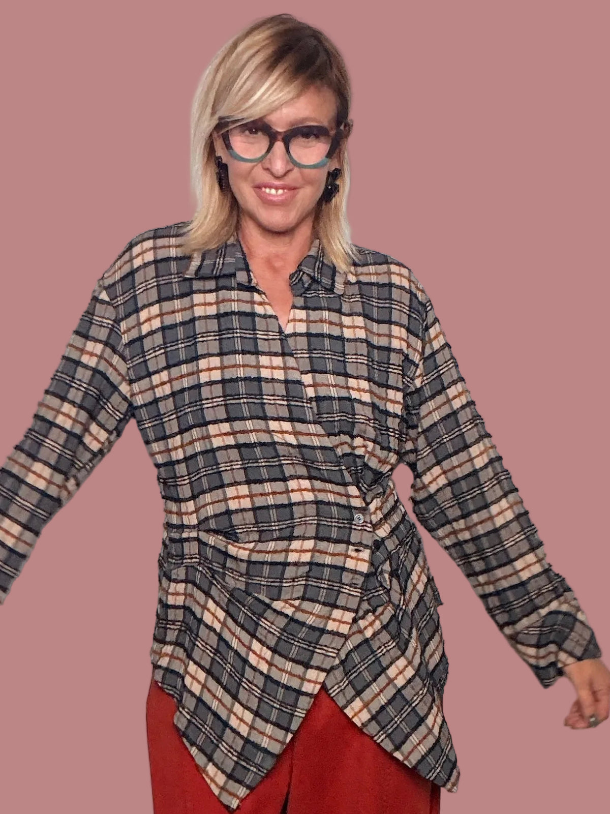 Camicia asimmetrica a quadri con drappeggio frontale