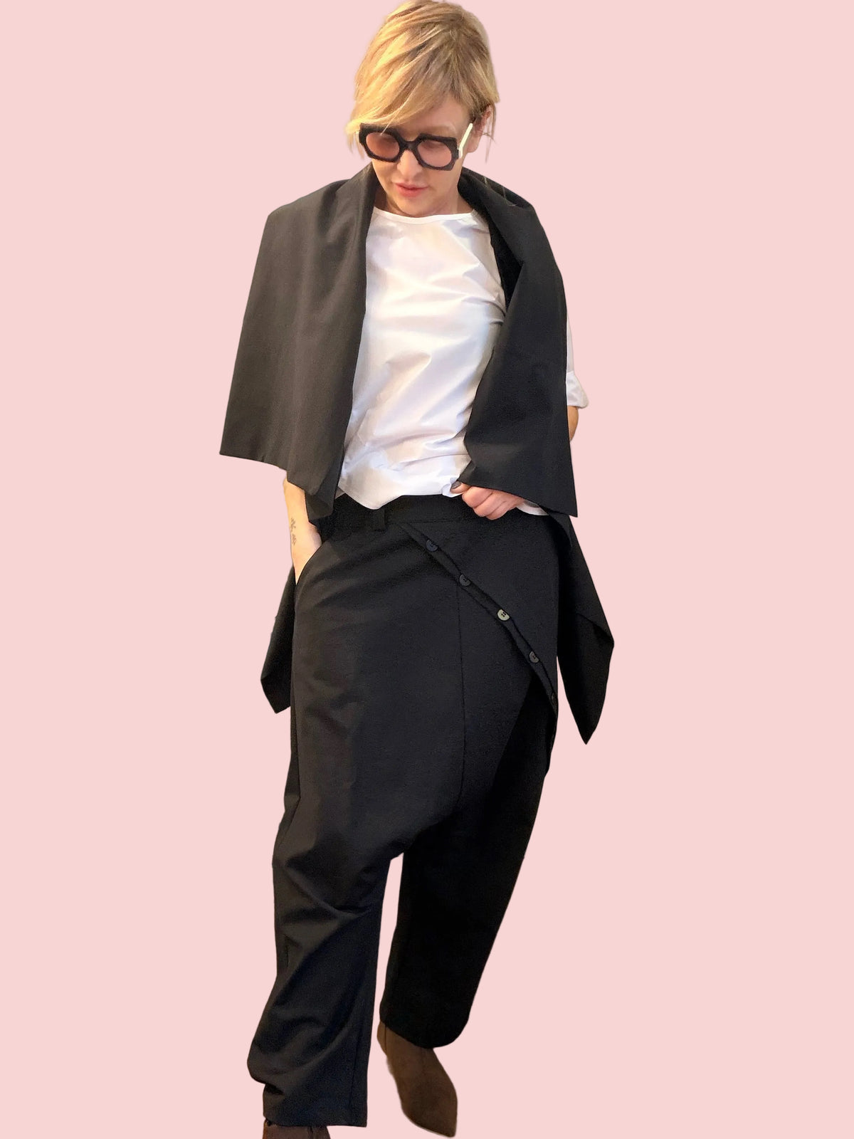 Pantaloni Cropped con Botton