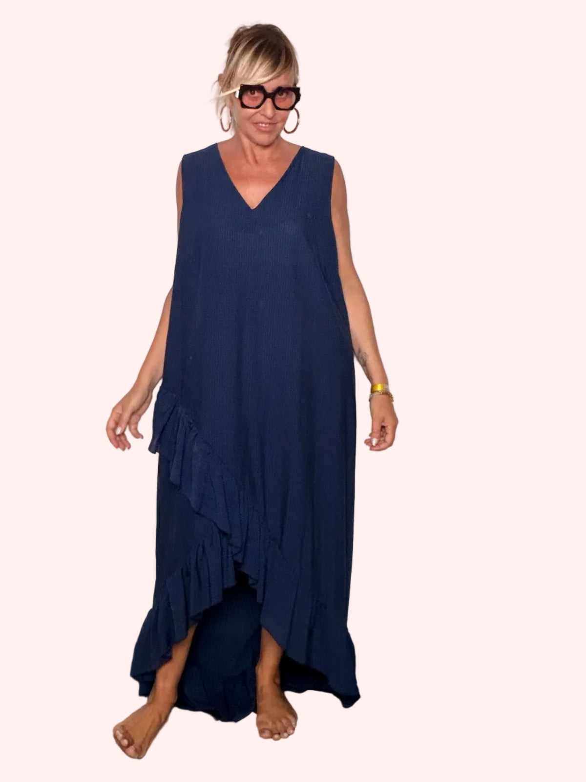 Abito Maxi Oversize — Scollo V e Balze Asimmetriche a Cascata
