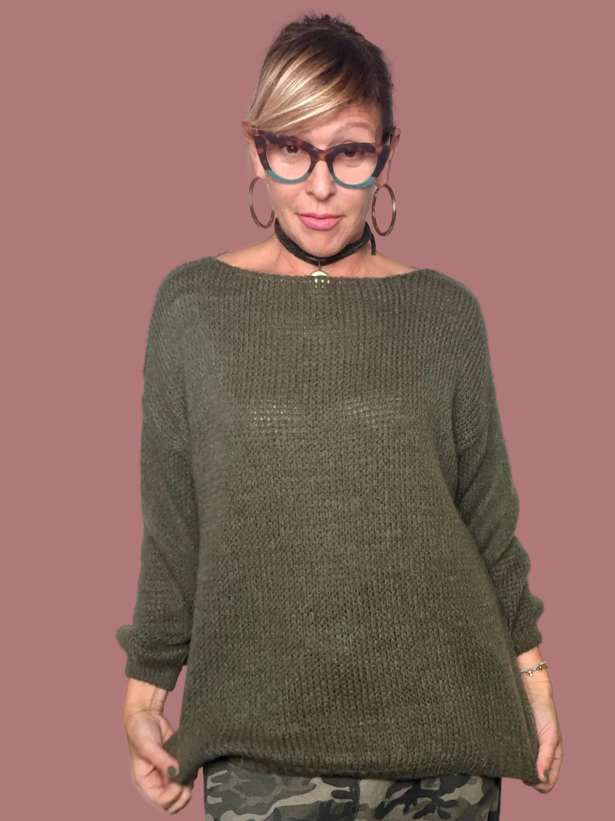 Maglia verde oliva dalla linea ampia
