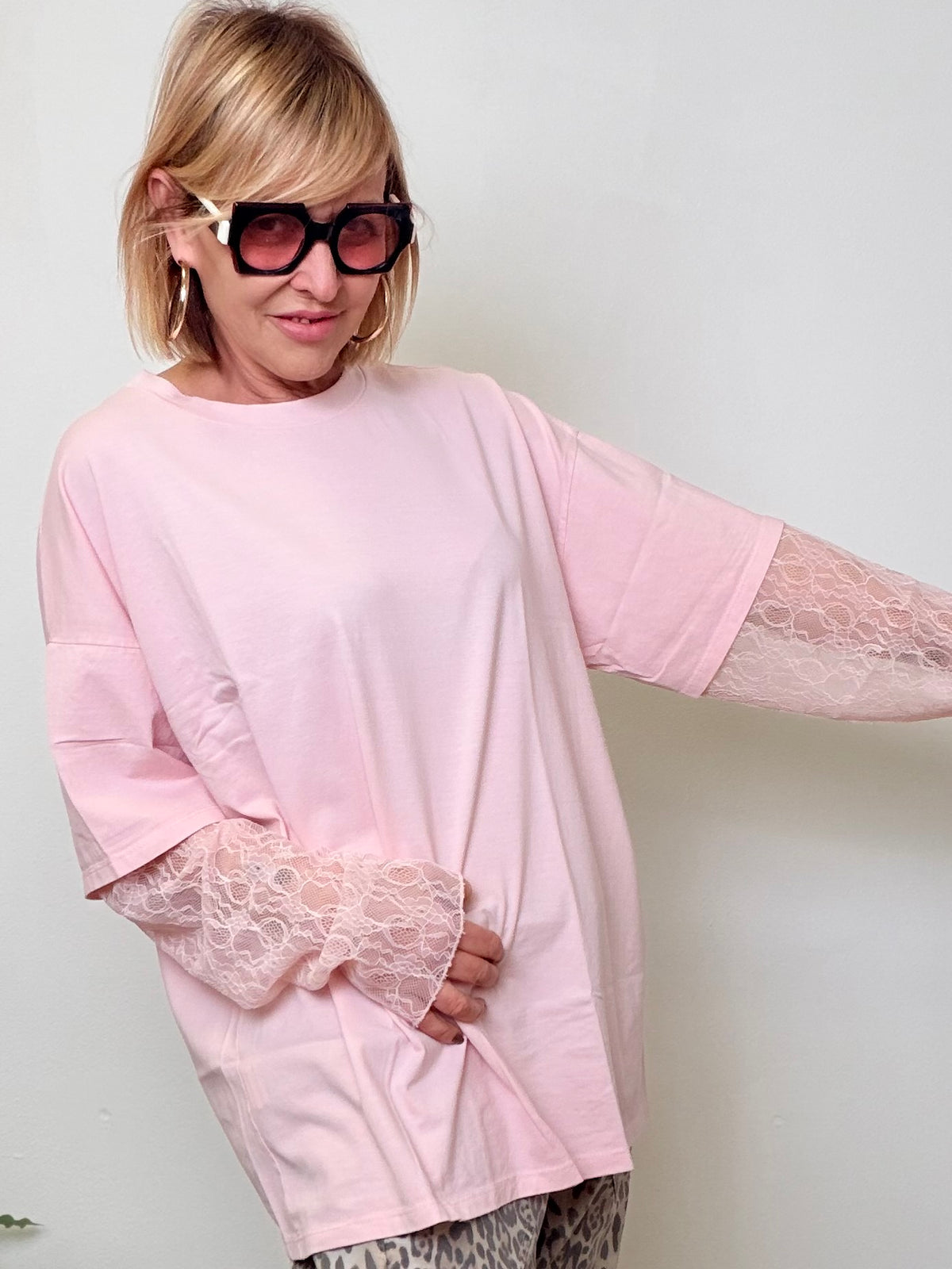 T-shirt Oversize con Maniche Lunghe in Pizzo