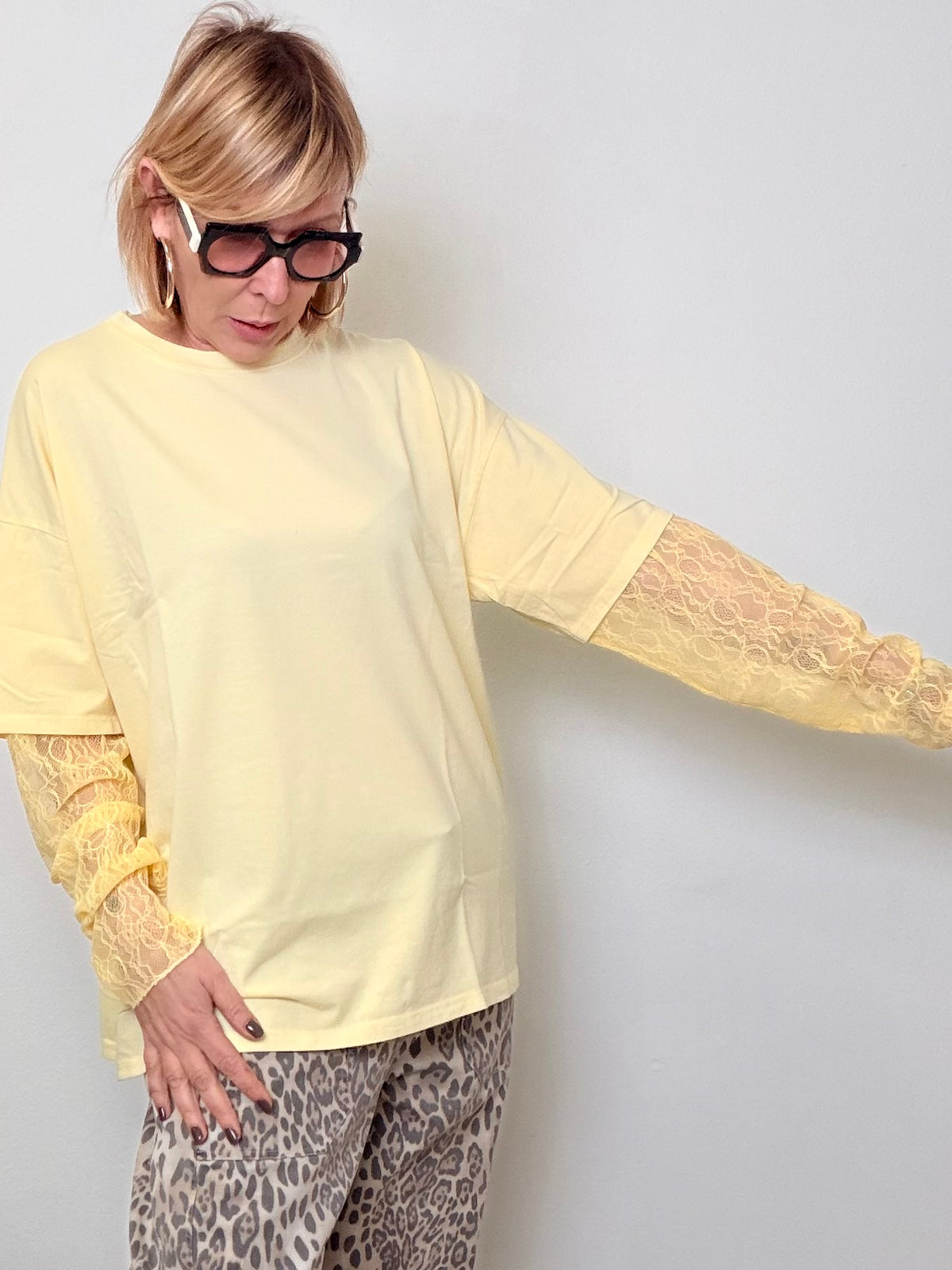 T-shirt Oversize con Maniche Lunghe in Pizzo