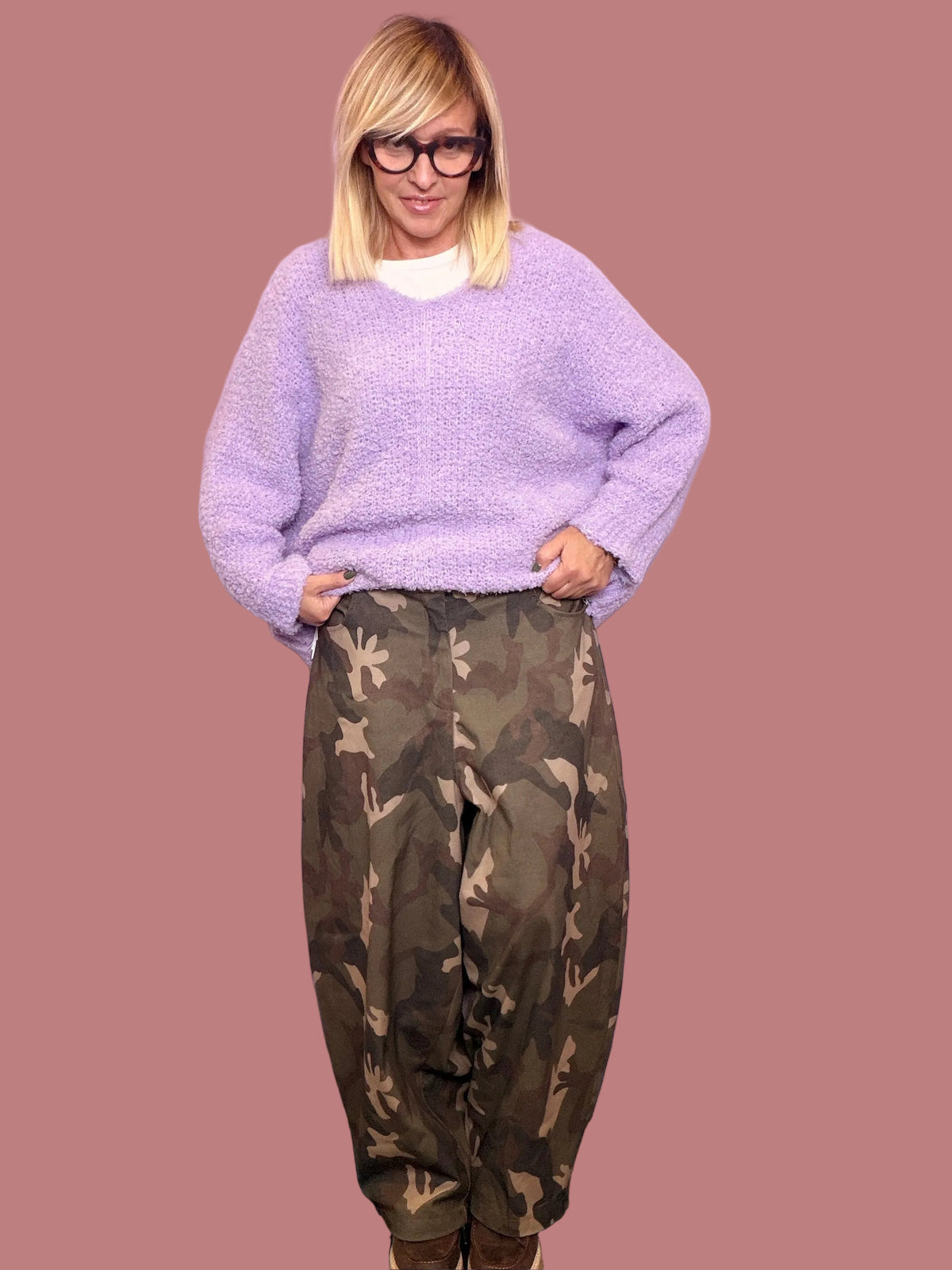 Pantalone over camouflage dalla linea balloon