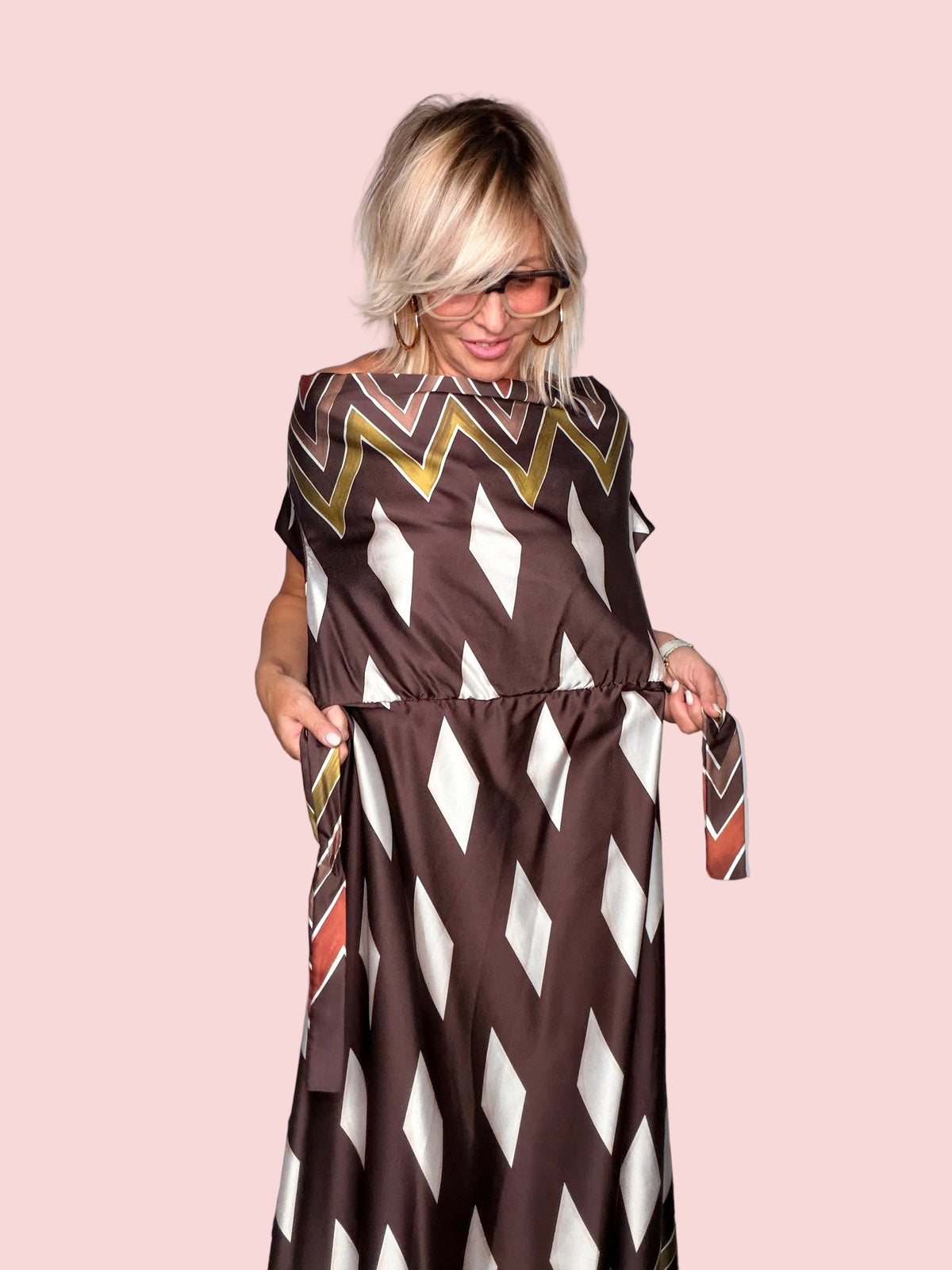Abito maxi geometrico - dettaglio vita