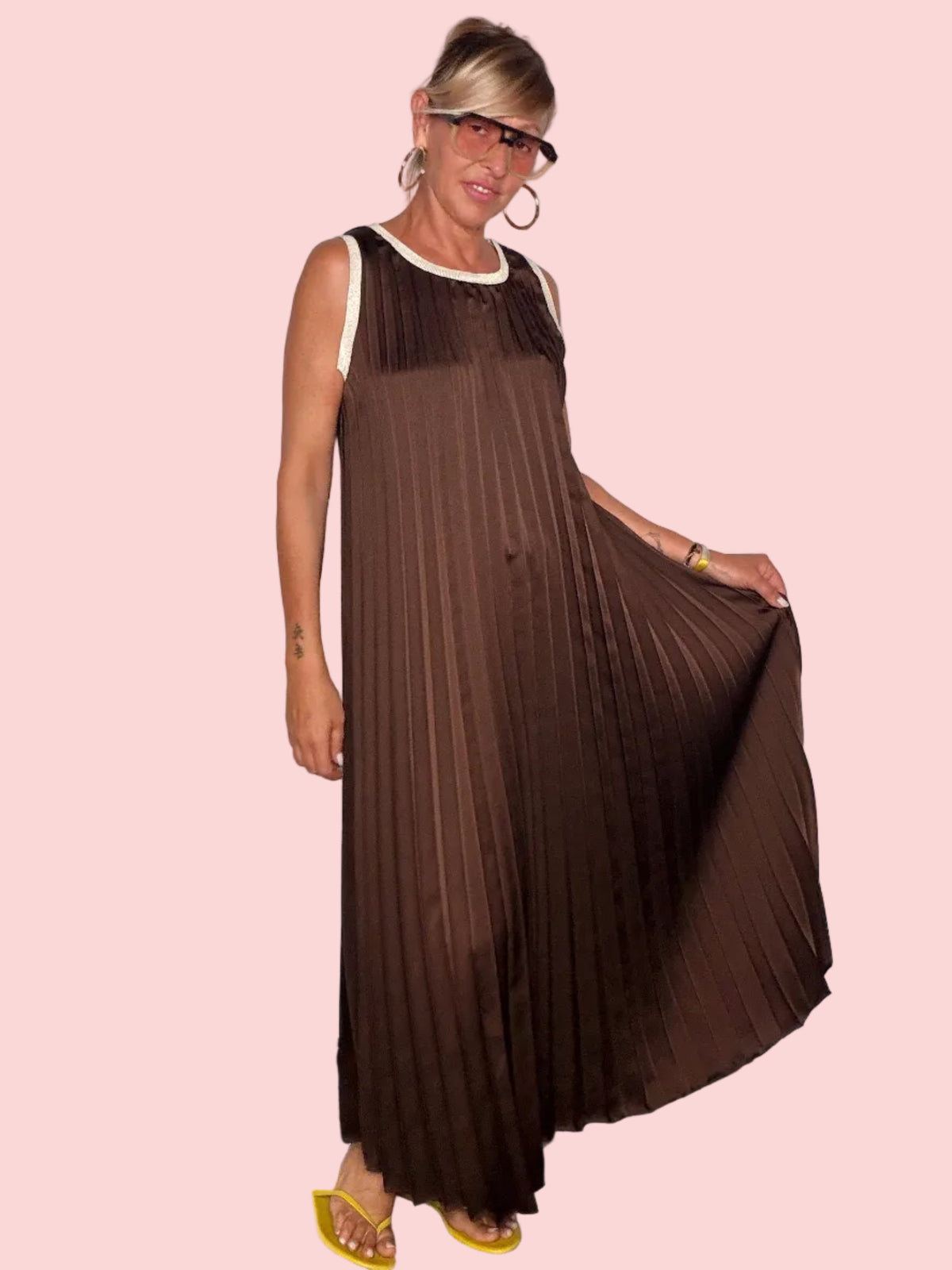 Abito Maxi Plissé Nero — Scollo Tondo con Bordo Avorio