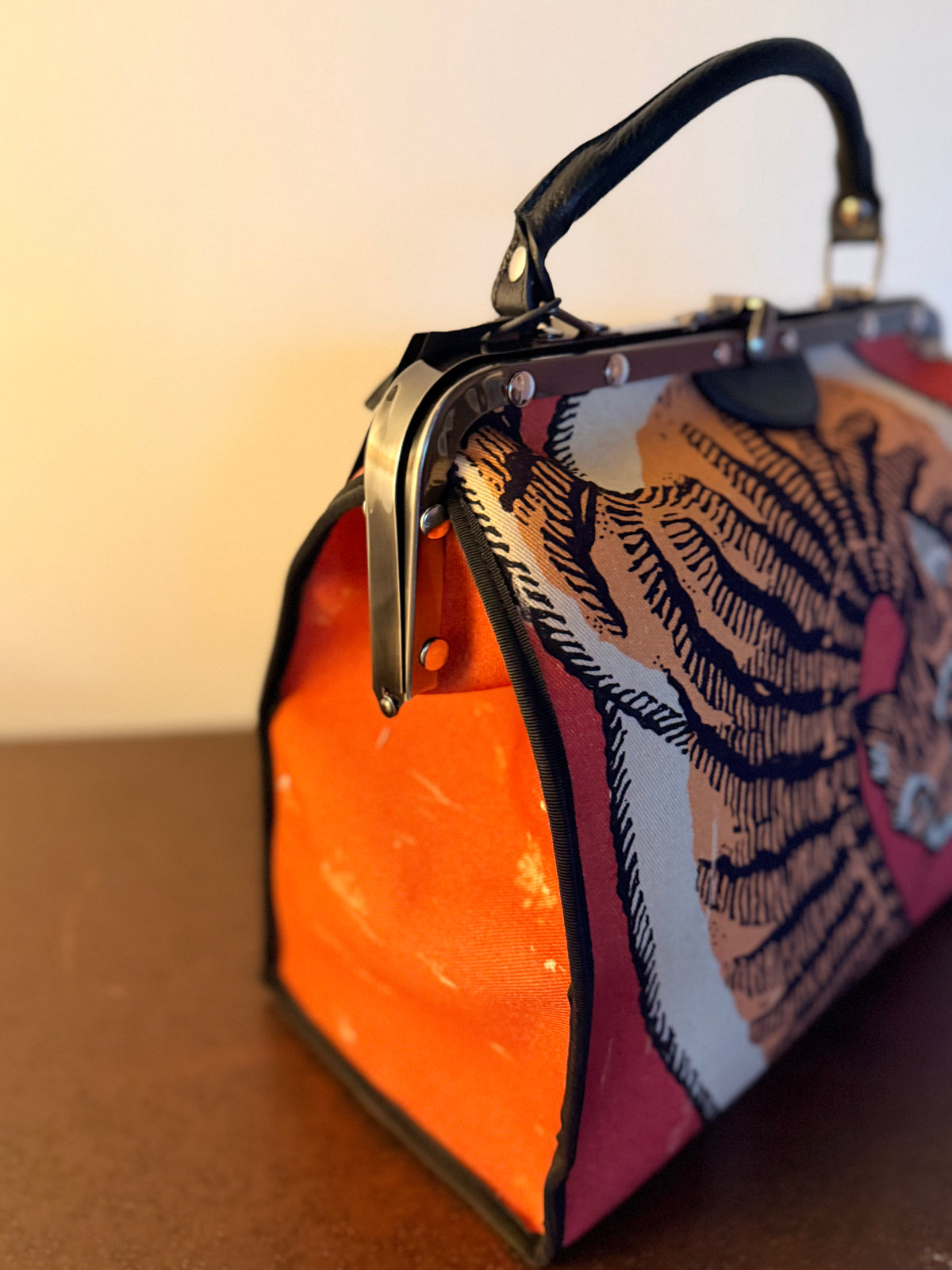 B. Florence Bag — Doctor Bag Xilografia Tigre