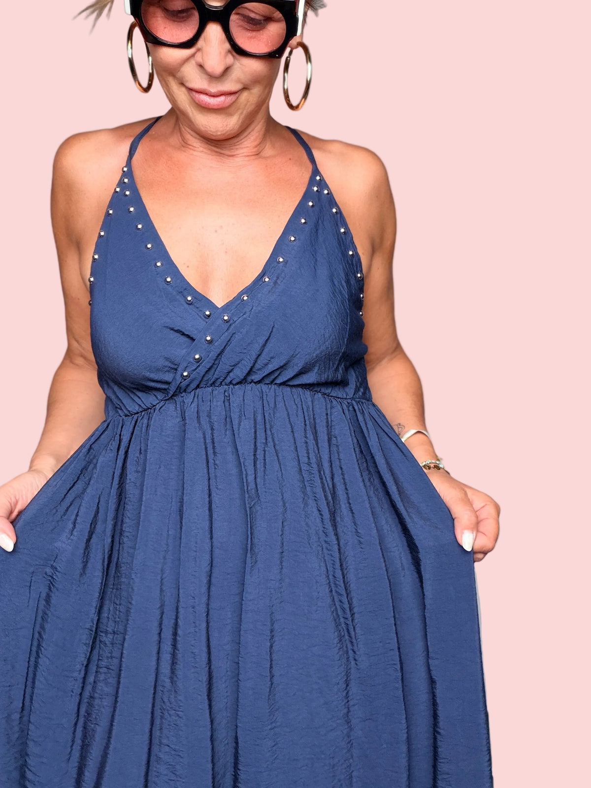 Abito Maxi Scollo V con borchie