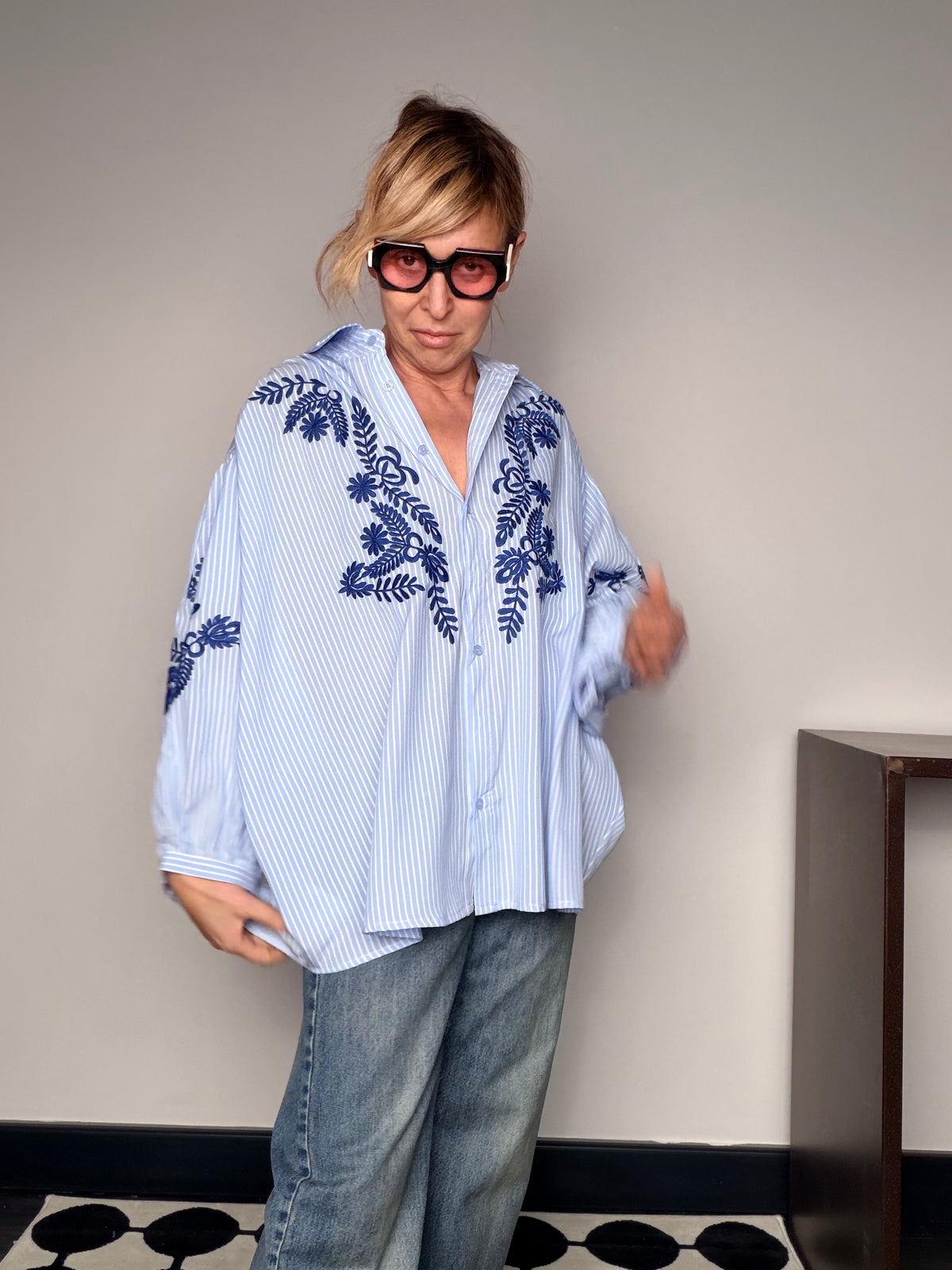 Camicia Oversize a Righe con Ricamo