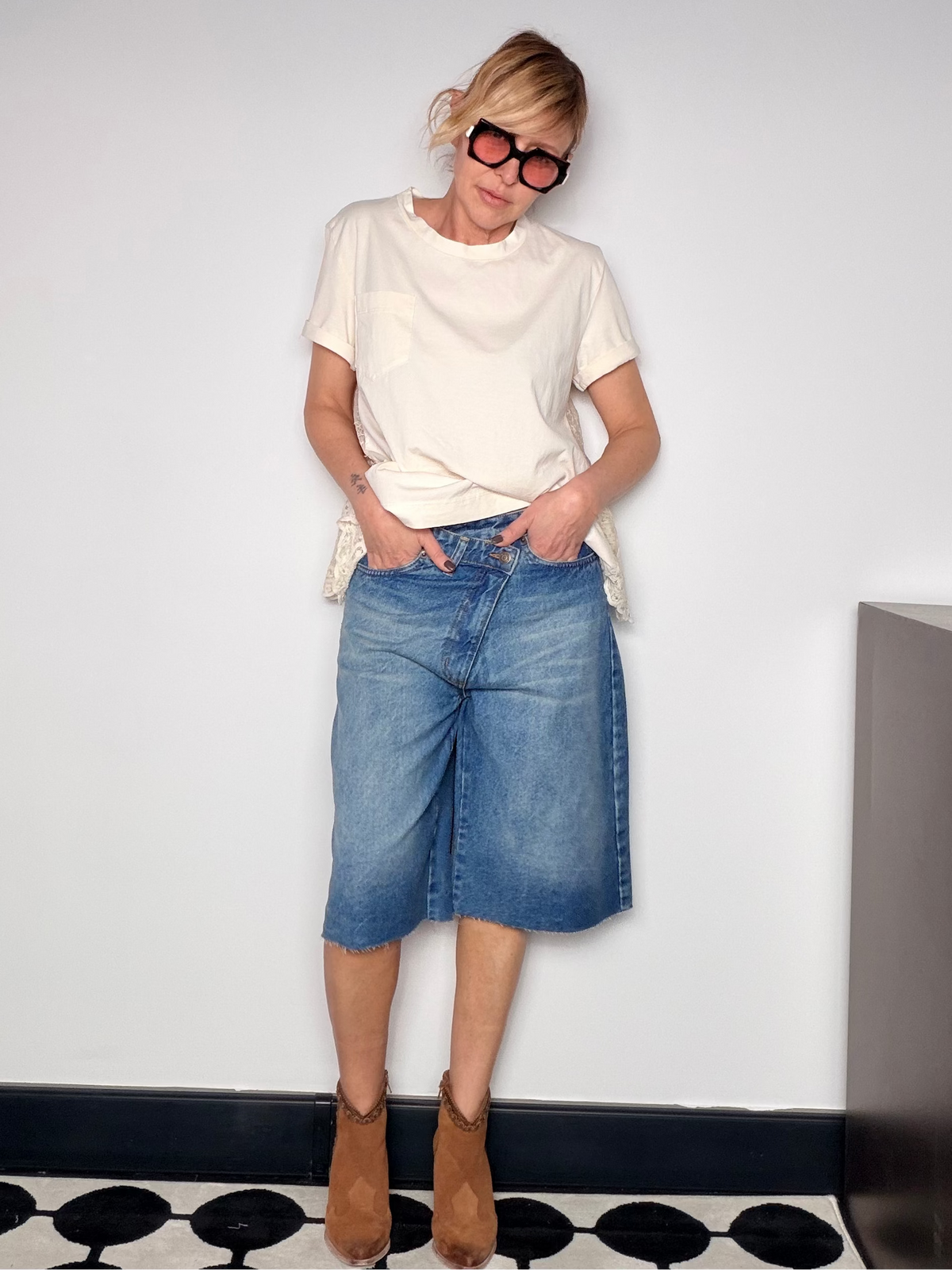 Bermuda in Denim con Chiusura Asimmetrica