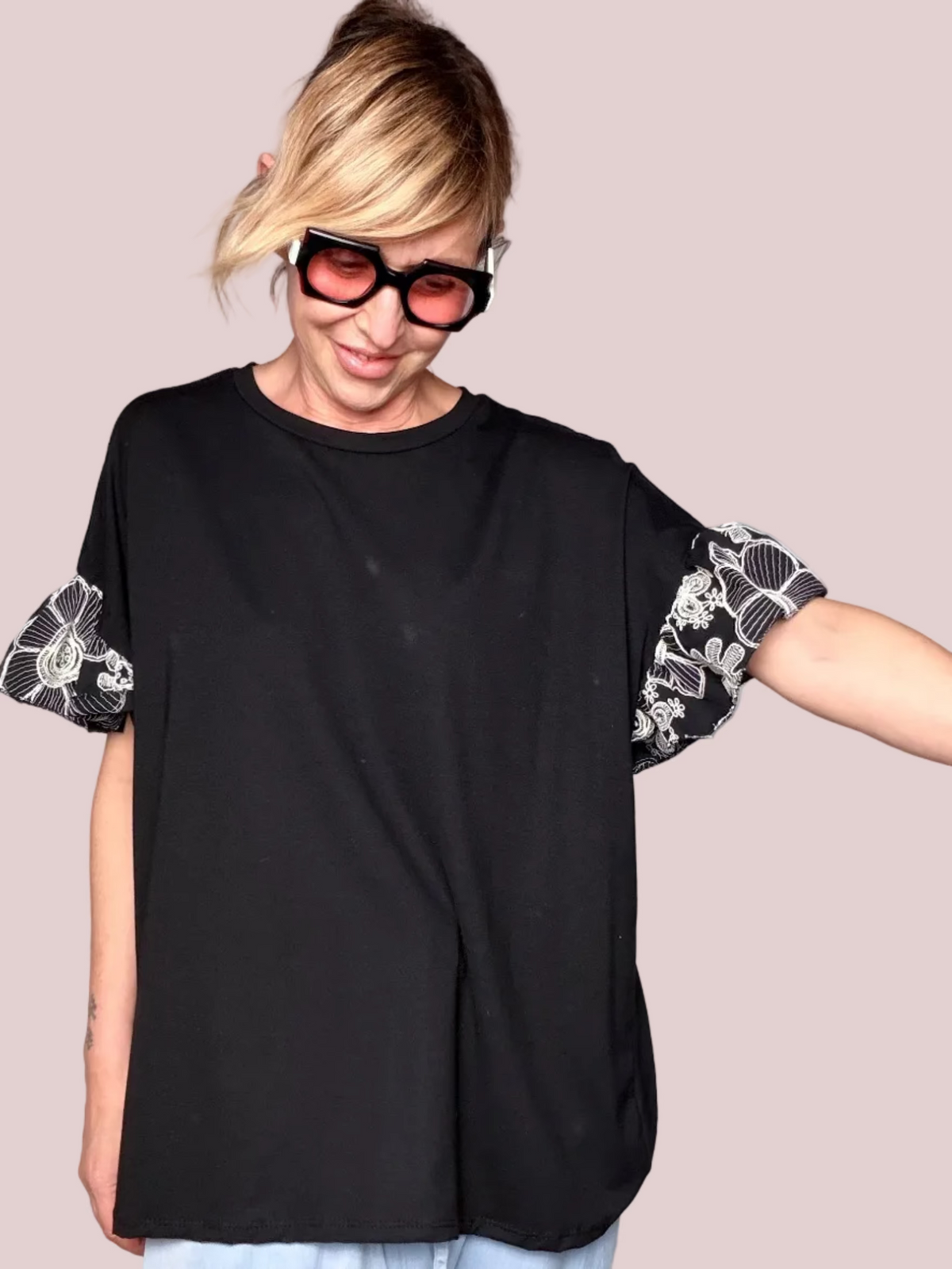 T-Shirt Oversize con Maniche a Volant in Pizzo