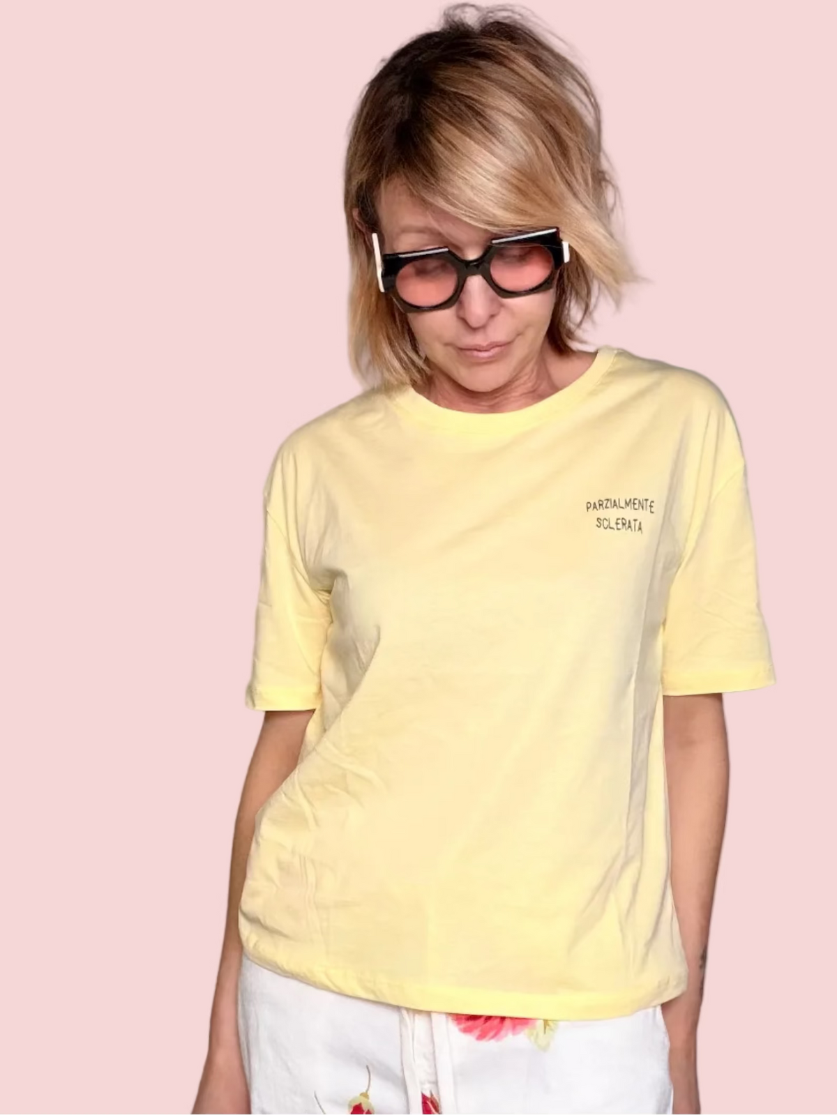 T-shirt "Parzialmente Sclerata" – Rosa & Giallo