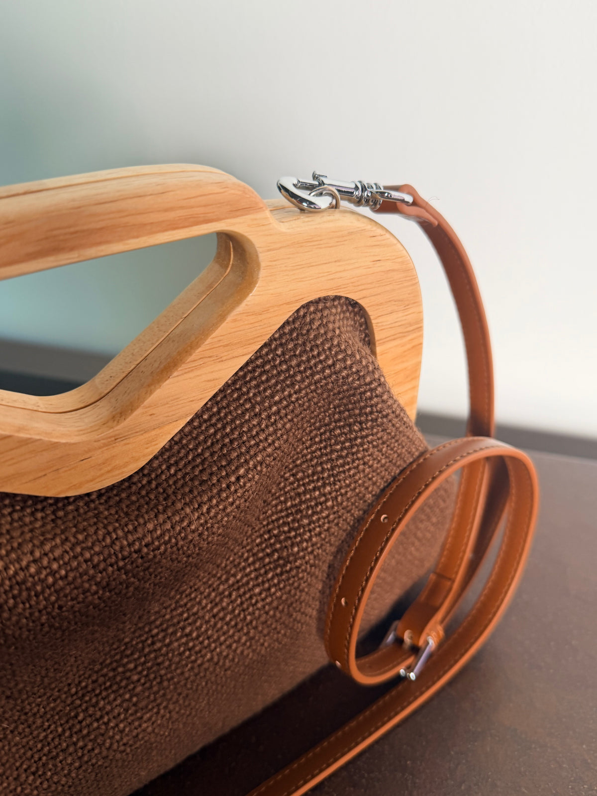 Borsa in Iuta con Manico in Legno e Tracolla