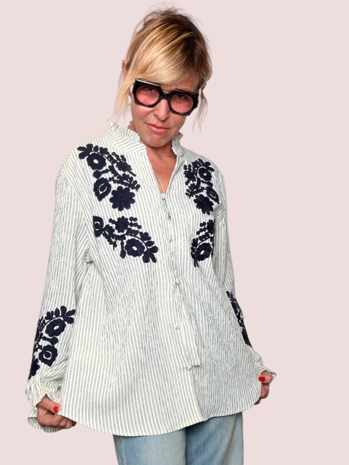 Camicia a Righe con Maxi Ricami Floreali Blu Navy — Oversize