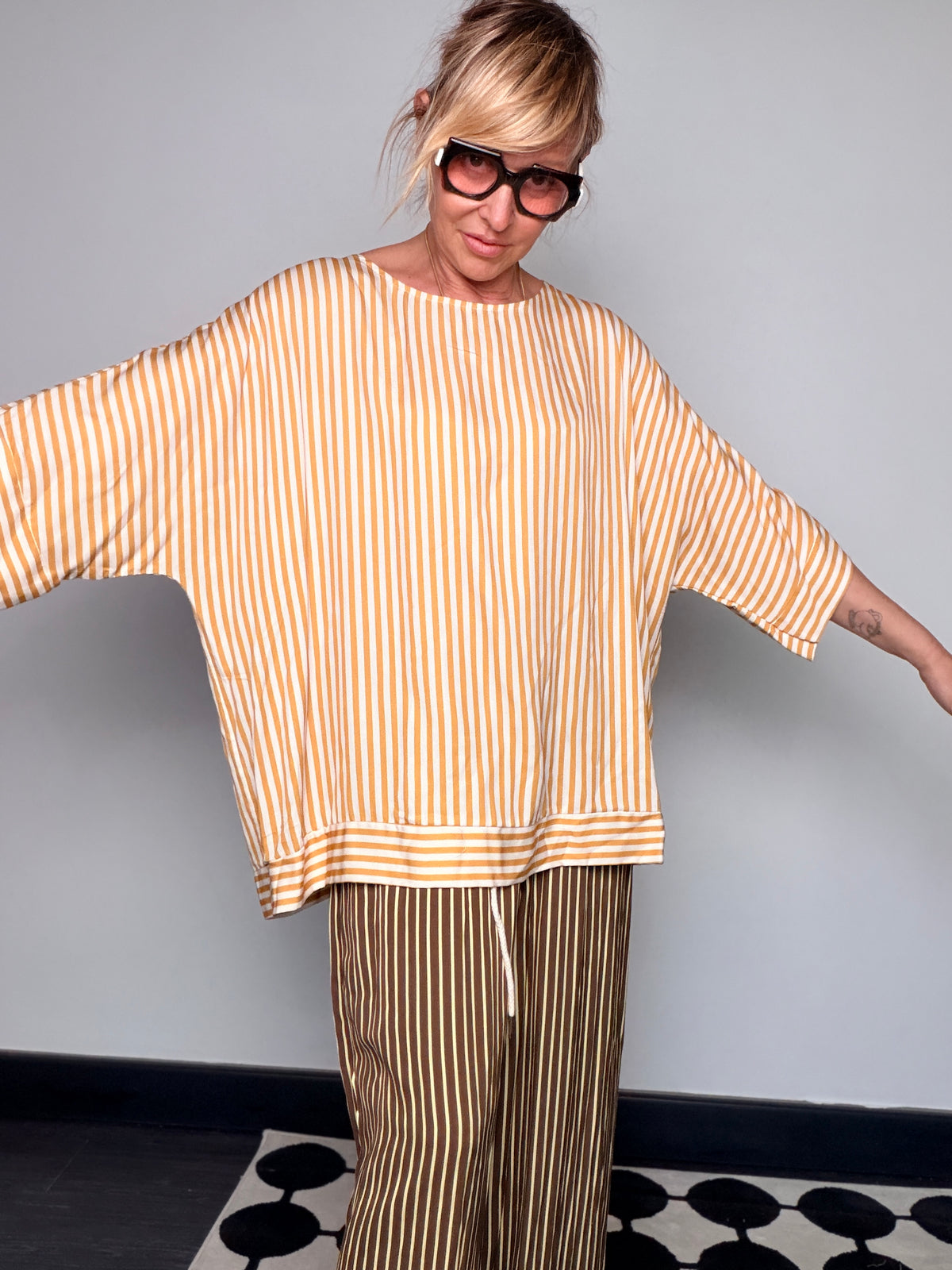 Maglia Maxi a Righe in Viscosa — Silhouette Trapezoidale Oversize