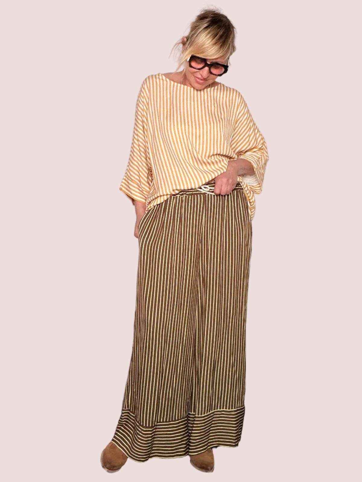 Pantalone Wide Leg a Righe in Viscosa con Coulisse — Marrone/Panna