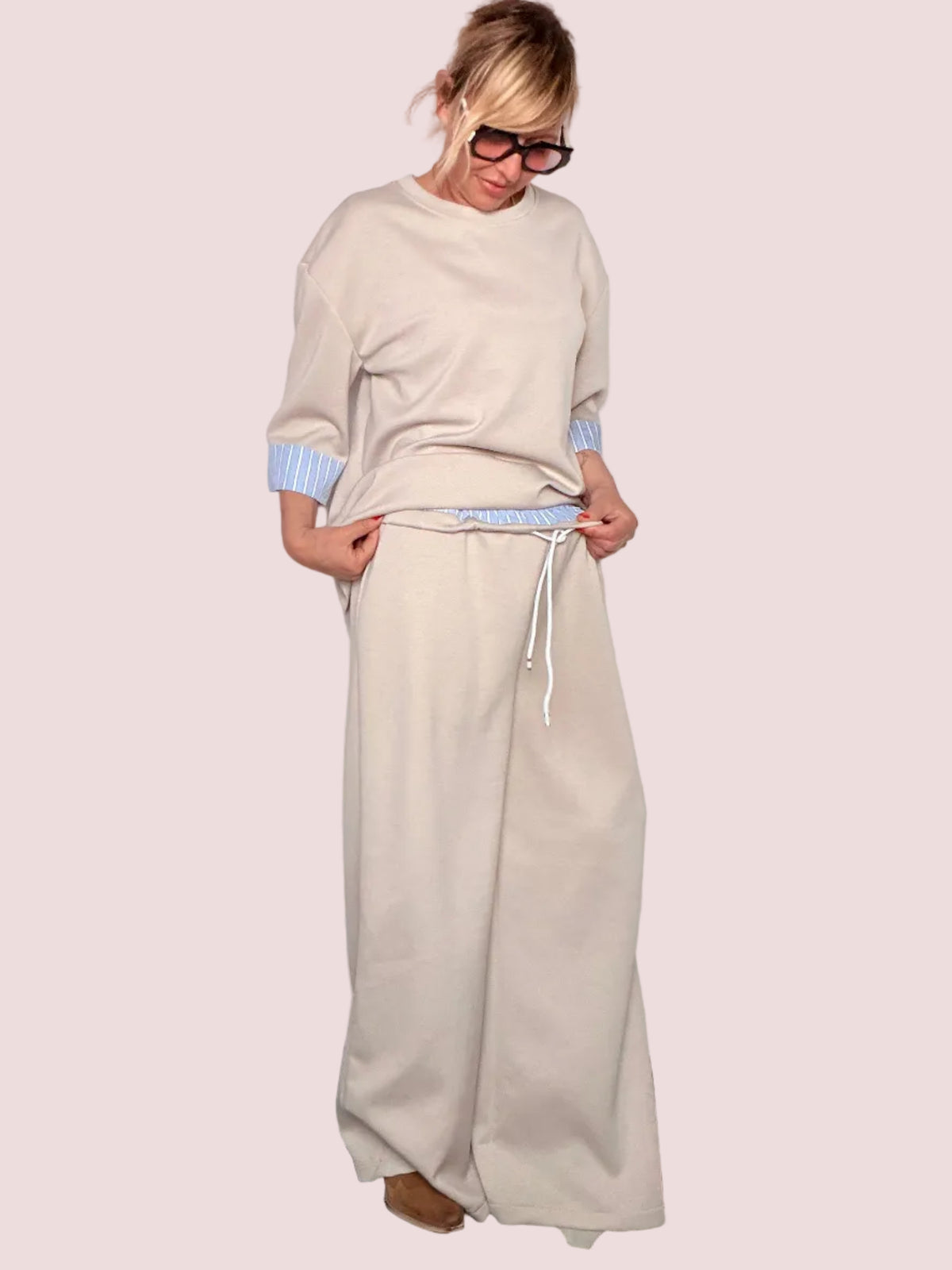 Completo Felpa + Pantalone Wide Leg Beige con Dettaglio Camicia a Righe