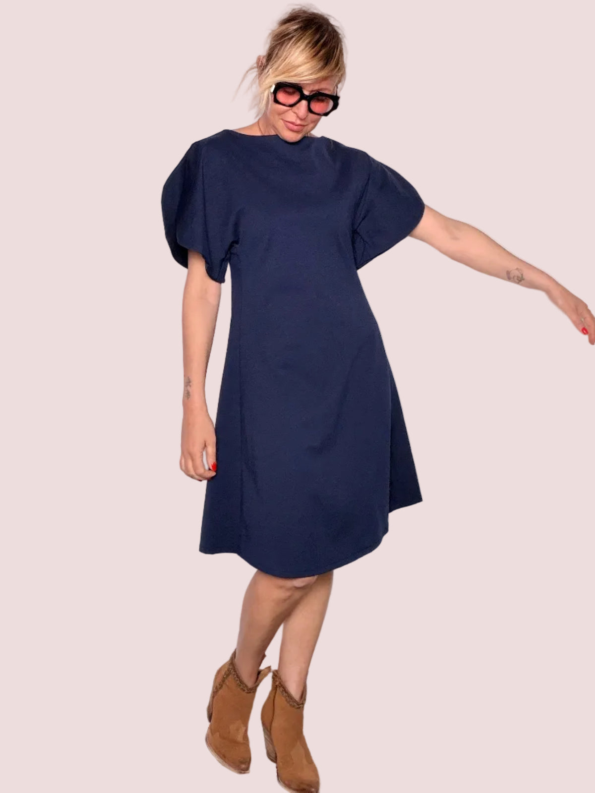 Abito con Manica Foglia — Blu Navy e Nero